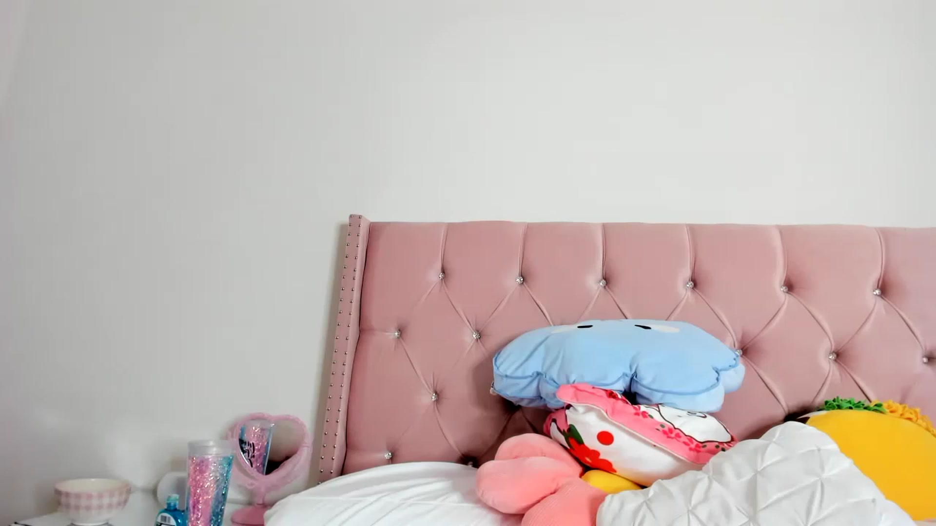 Gallery image thumbnail from Cherrycute666's myfreecams stream on, 01/15/2023, 14:36 image 10 of 20