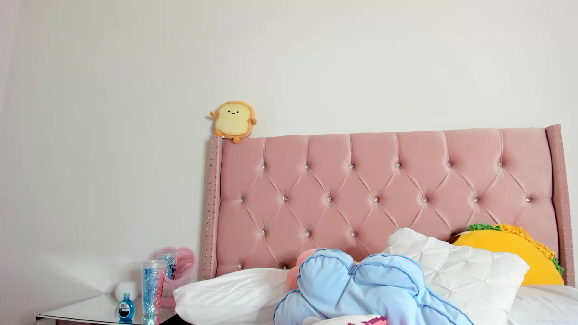 Gallery image thumbnail from Cherrycute666's myfreecams stream on, 01/15/2023, 15:46 image 18 of 20
