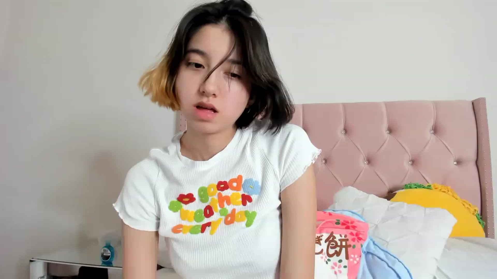 Gallery image thumbnail from Cherrycute666's myfreecams stream on, 01/15/2023, 15:46 image 16 of 20