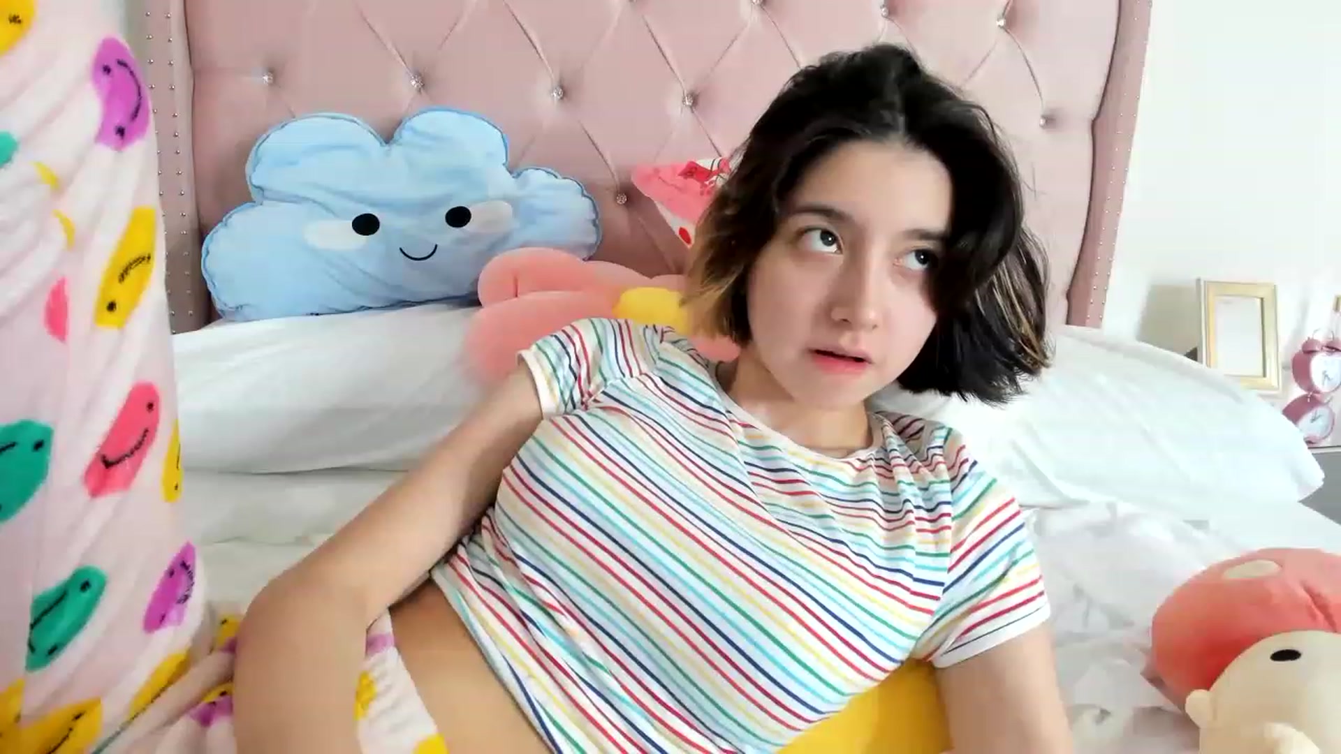 Gallery image thumbnail from Cherrycute666's myfreecams stream on, 01/15/2023, 19:11 image 4 of 20