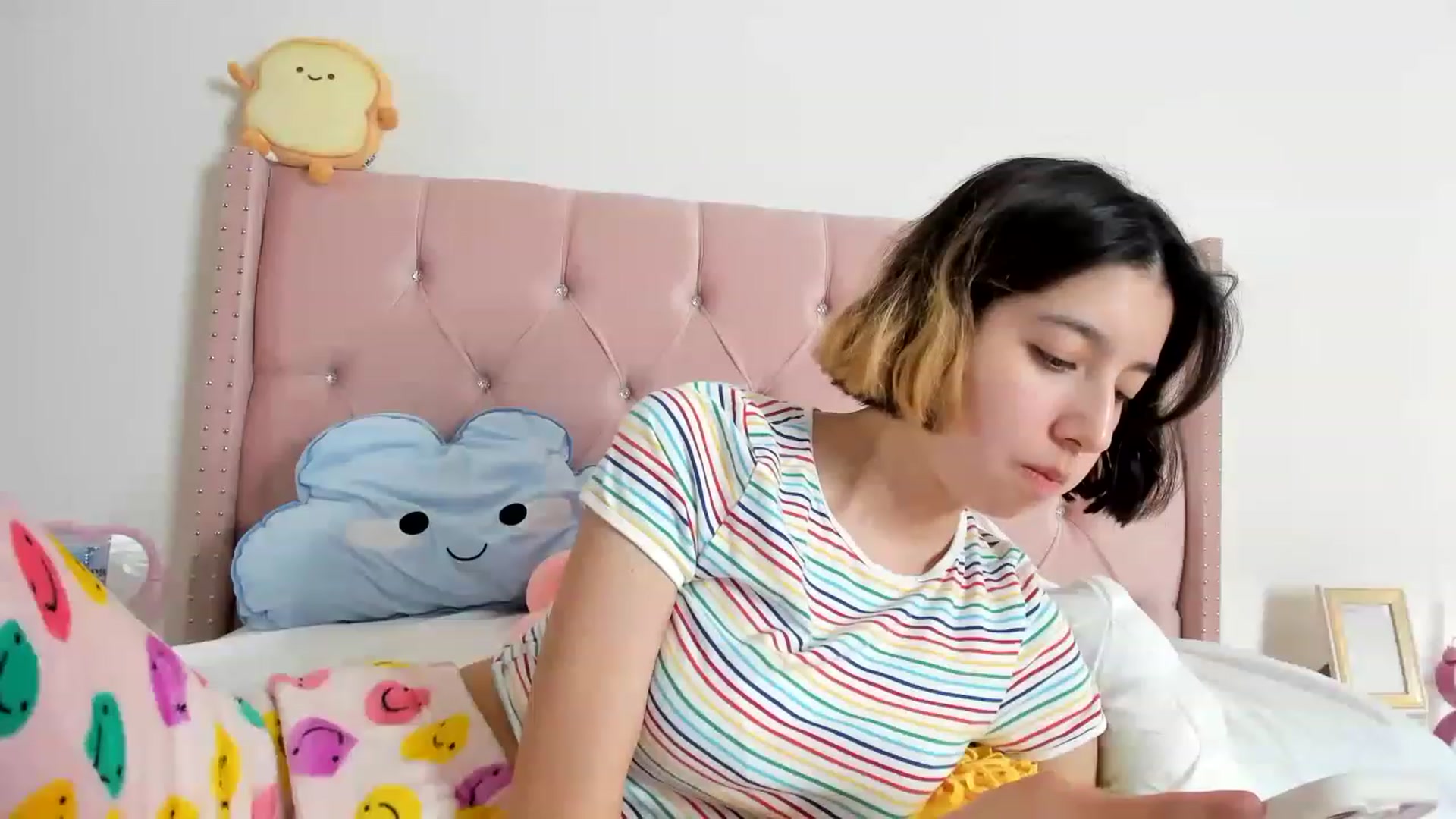 Gallery image thumbnail from Cherrycute666's myfreecams stream on, 01/15/2023, 19:11 image 5 of 20