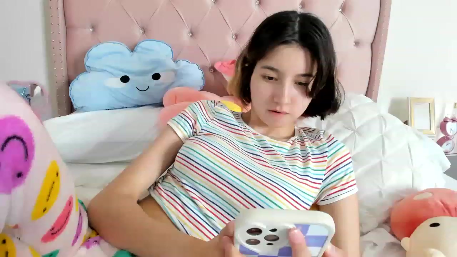 Gallery image thumbnail from Cherrycute666's myfreecams stream on, 01/15/2023, 19:11 image 2 of 20