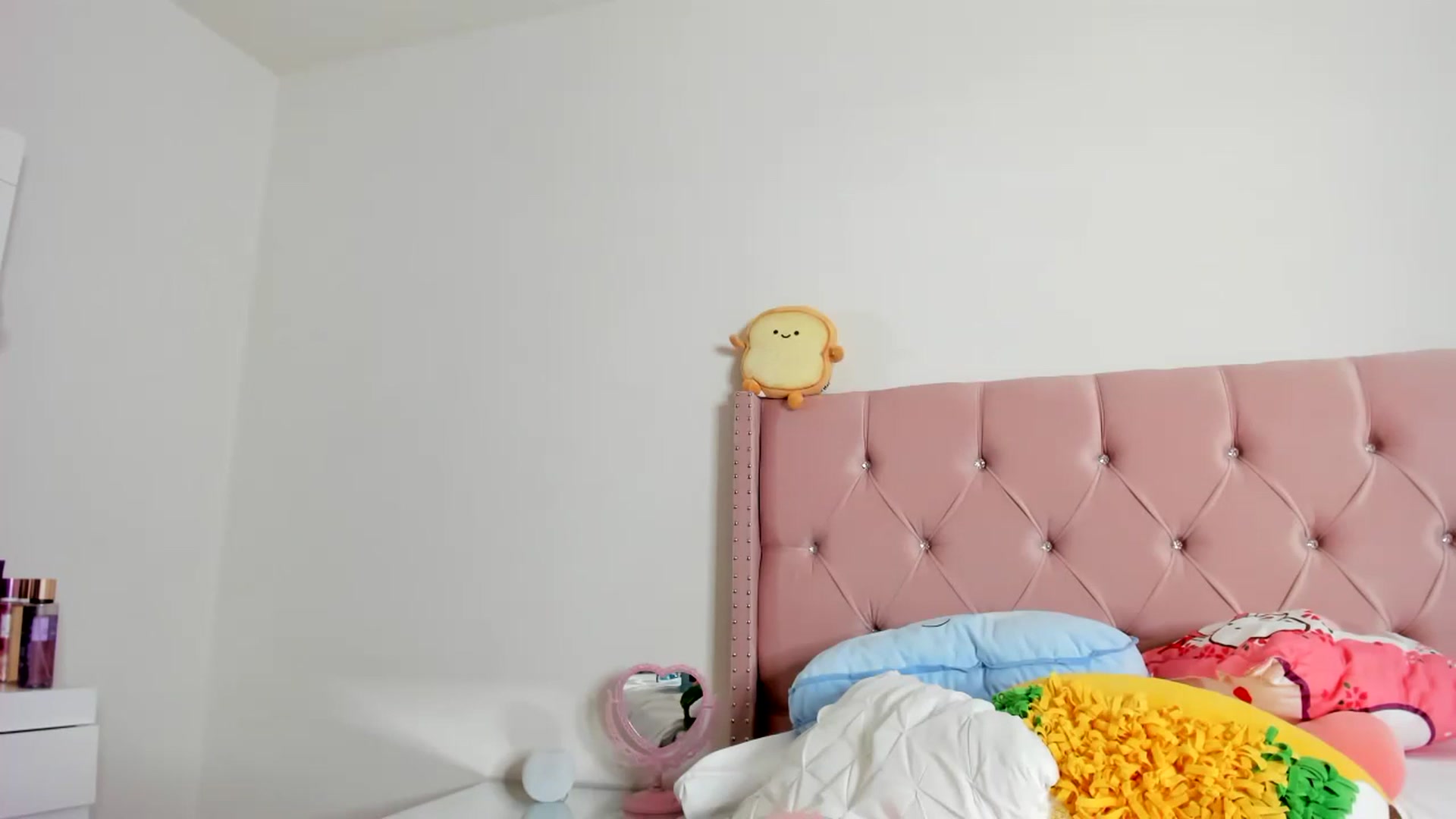 Gallery image thumbnail from Cherrycute666's myfreecams stream on, 01/16/2023, 07:35 image 13 of 20