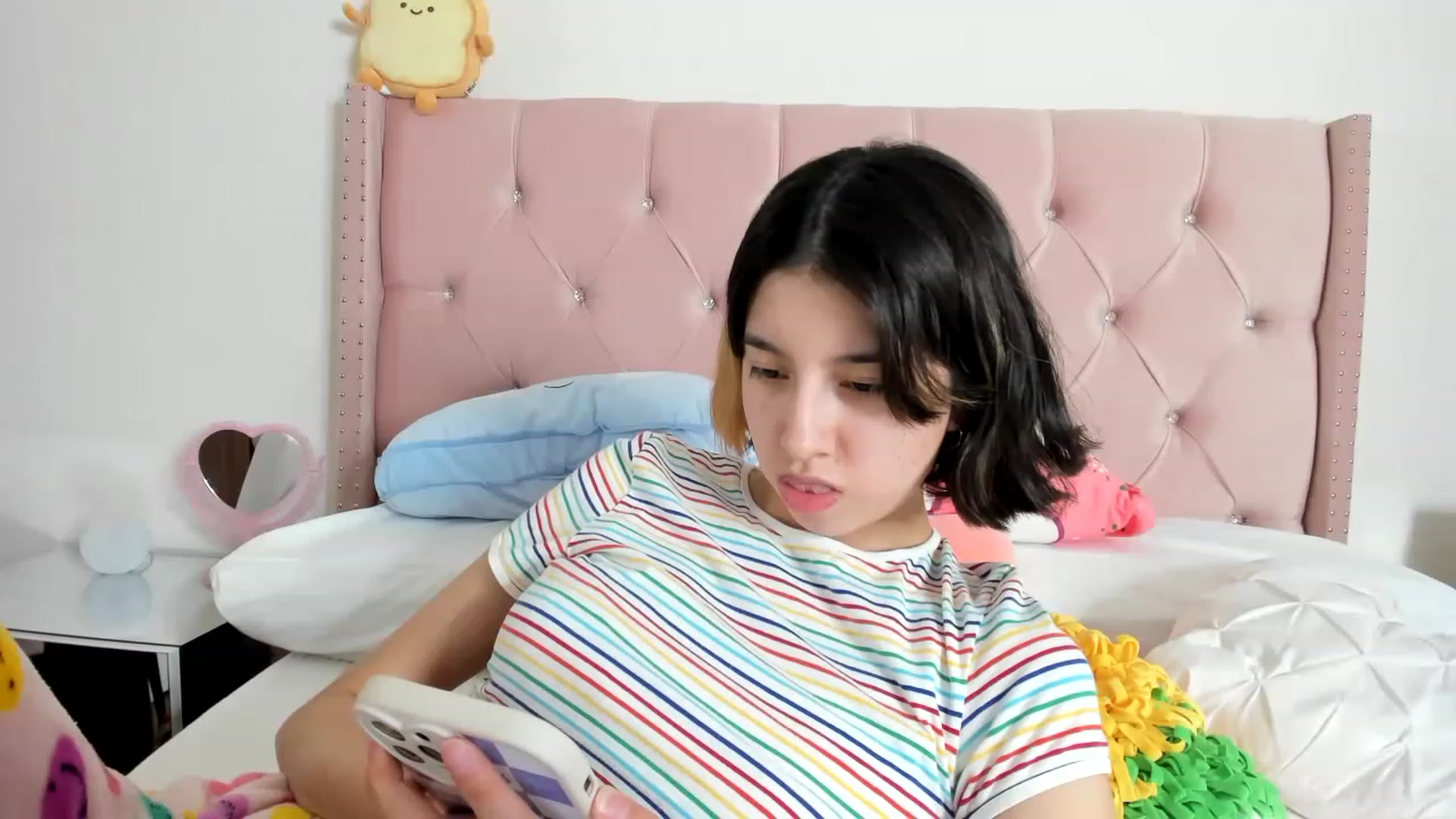 Gallery image thumbnail from Cherrycute666's myfreecams stream on, 01/16/2023, 11:30 image 11 of 20