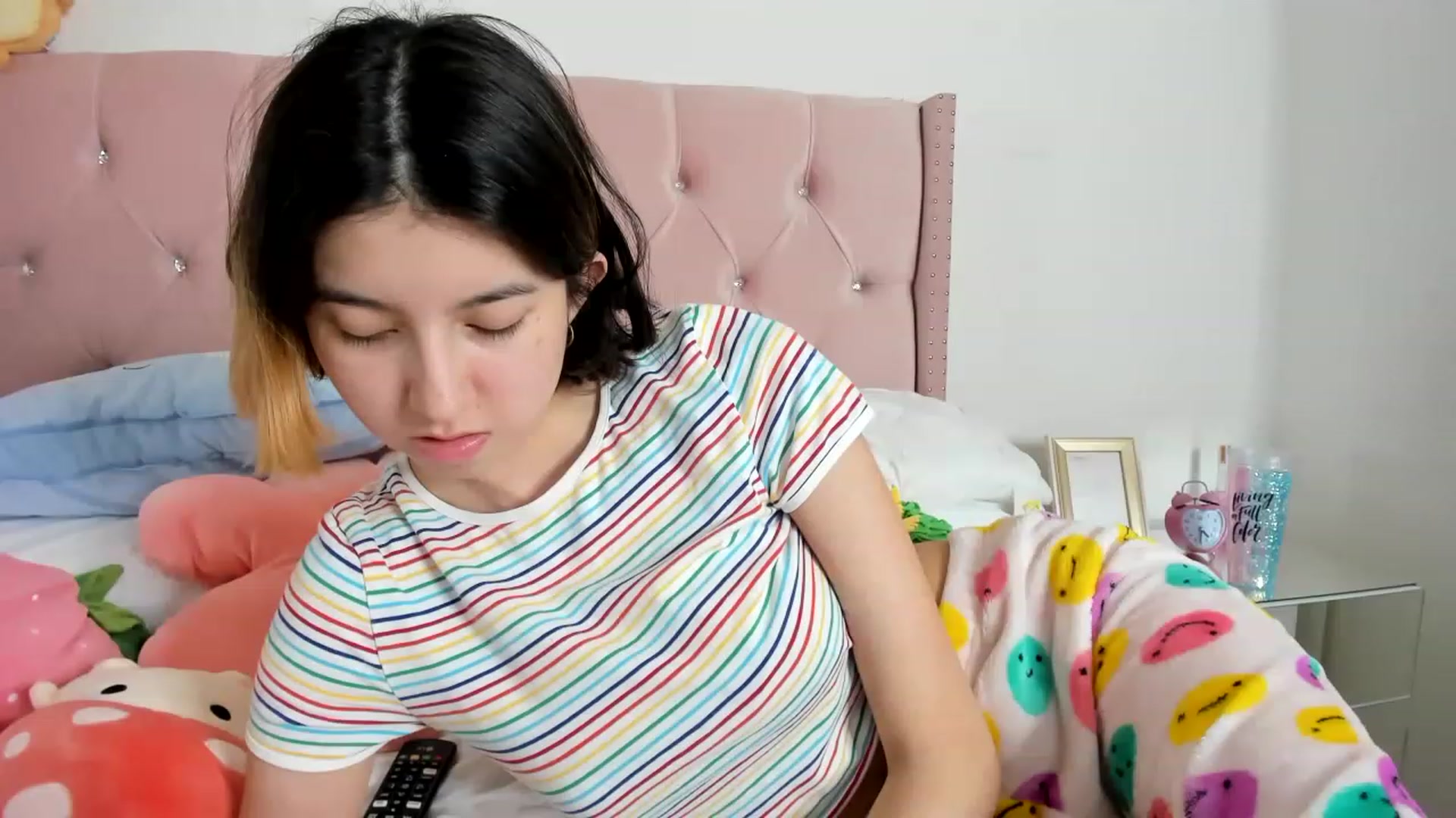 Gallery image thumbnail from Cherrycute666's myfreecams stream on, 01/16/2023, 12:24 image 15 of 20