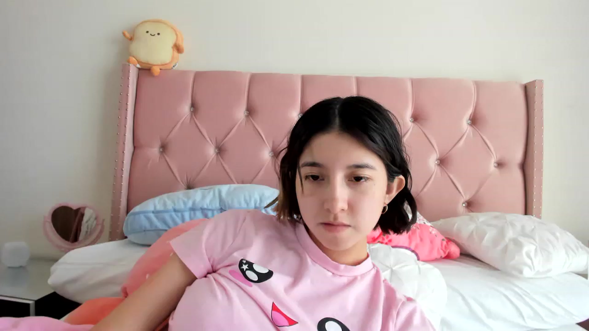 Gallery image thumbnail from Cherrycute666's myfreecams stream on, 01/16/2023, 15:37 image 14 of 20