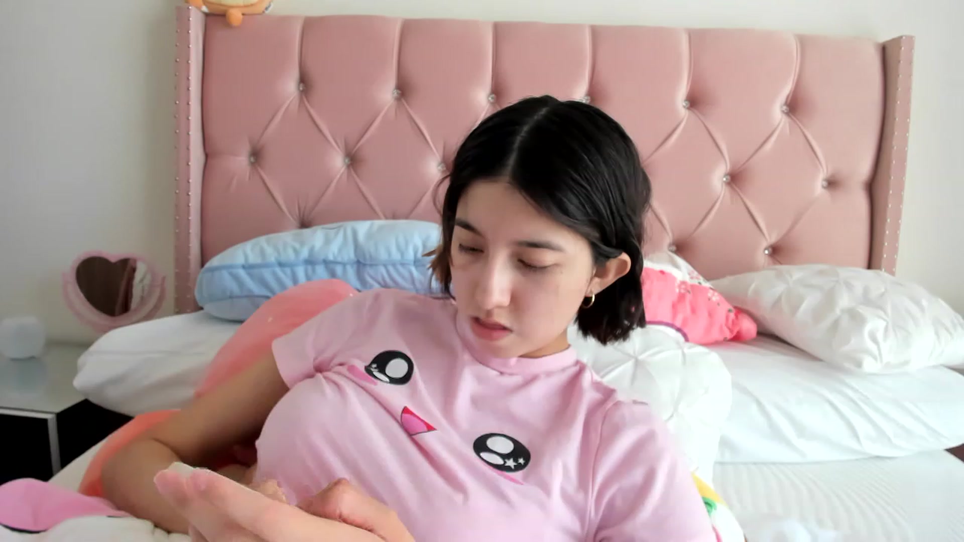 Gallery image thumbnail from Cherrycute666's myfreecams stream on, 01/16/2023, 15:37 image 16 of 20