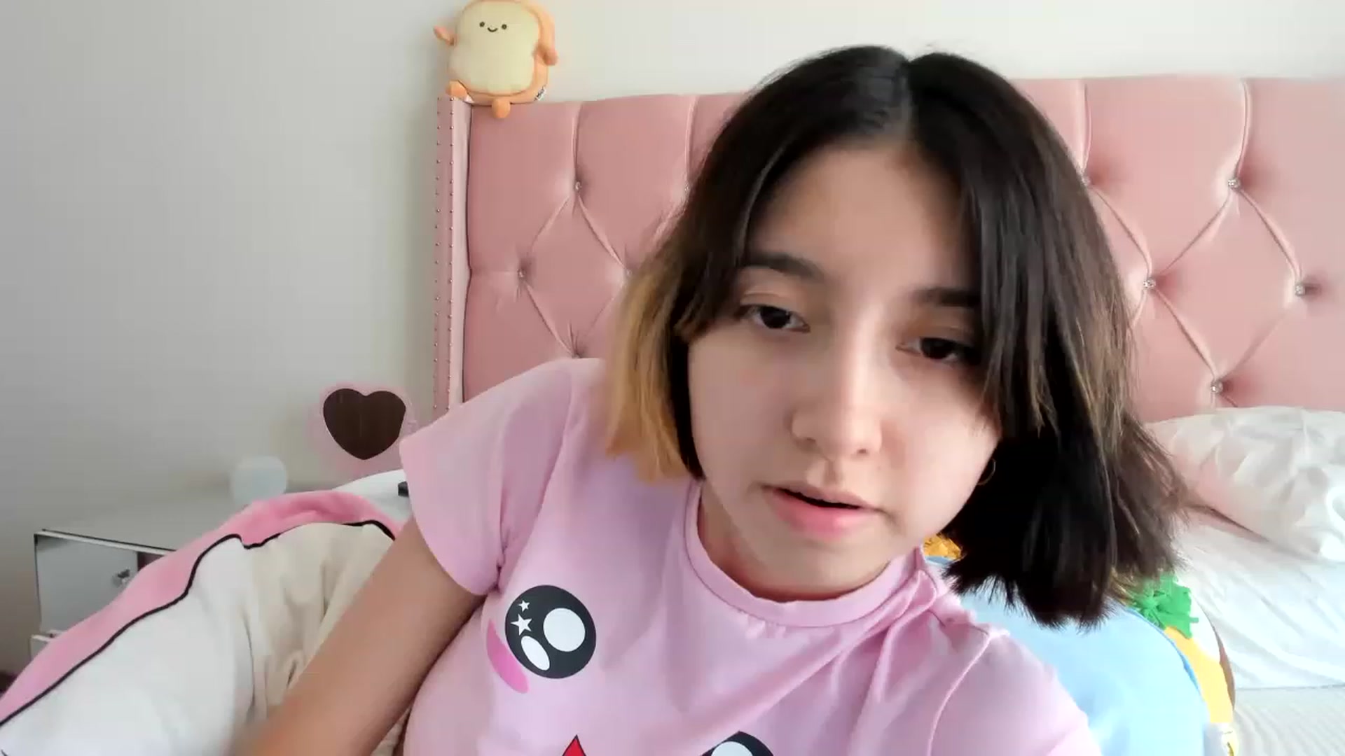 Gallery image thumbnail from Cherrycute666's myfreecams stream on, 01/16/2023, 18:08 image 12 of 20