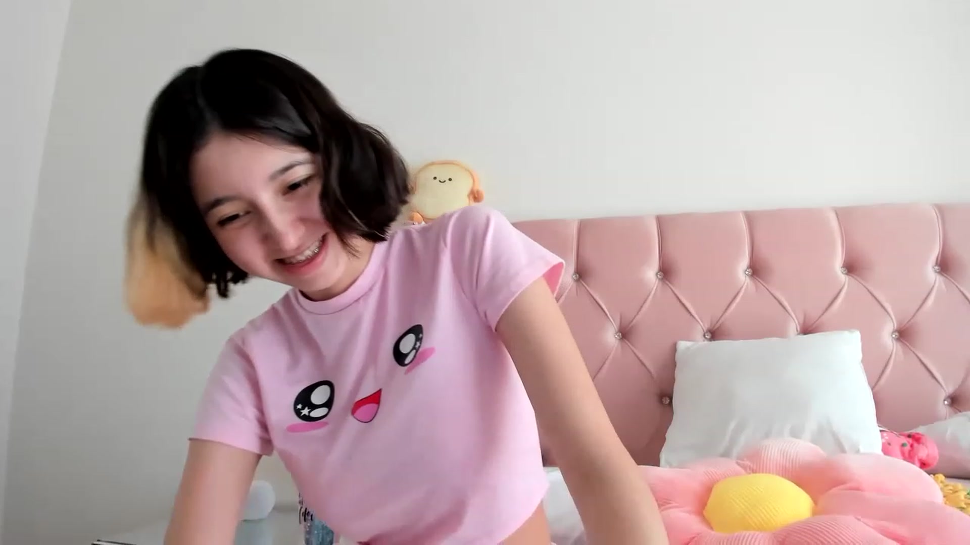 Gallery image thumbnail from Cherrycute666's myfreecams stream on, 01/16/2023, 18:08 image 19 of 20