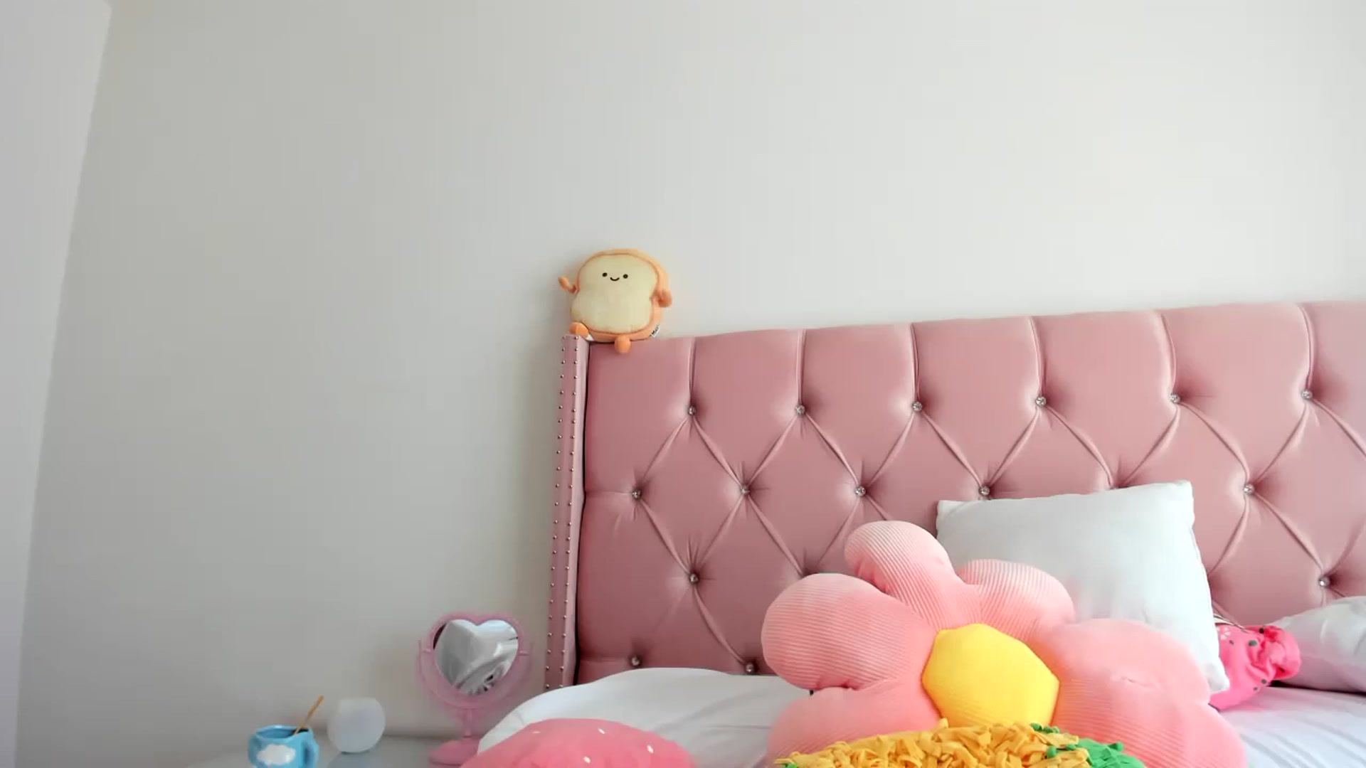 Gallery image thumbnail from Cherrycute666's myfreecams stream on, 01/16/2023, 20:26 image 1 of 20