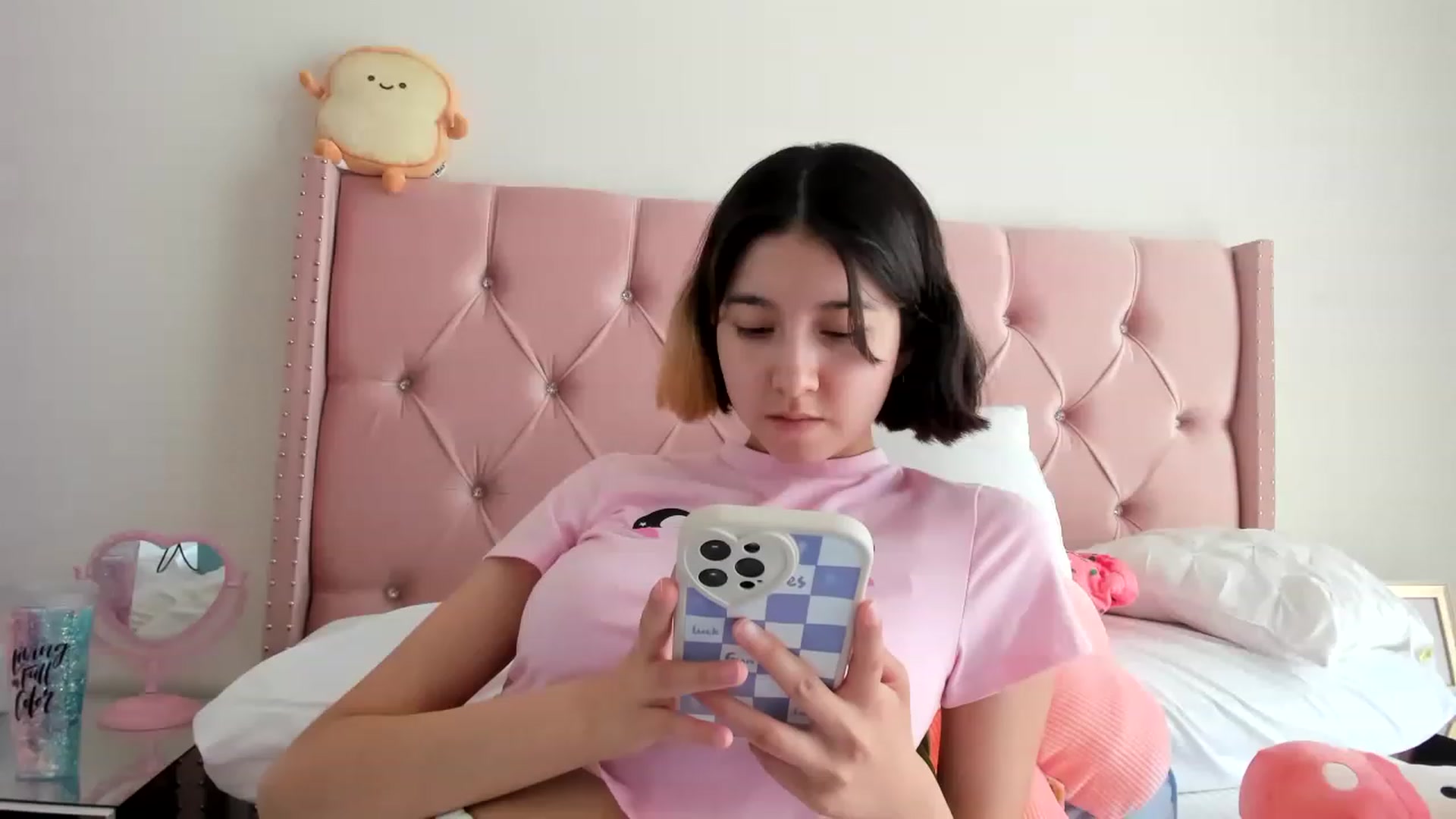 Gallery image thumbnail from Cherrycute666's myfreecams stream on, 01/16/2023, 20:26 image 9 of 20