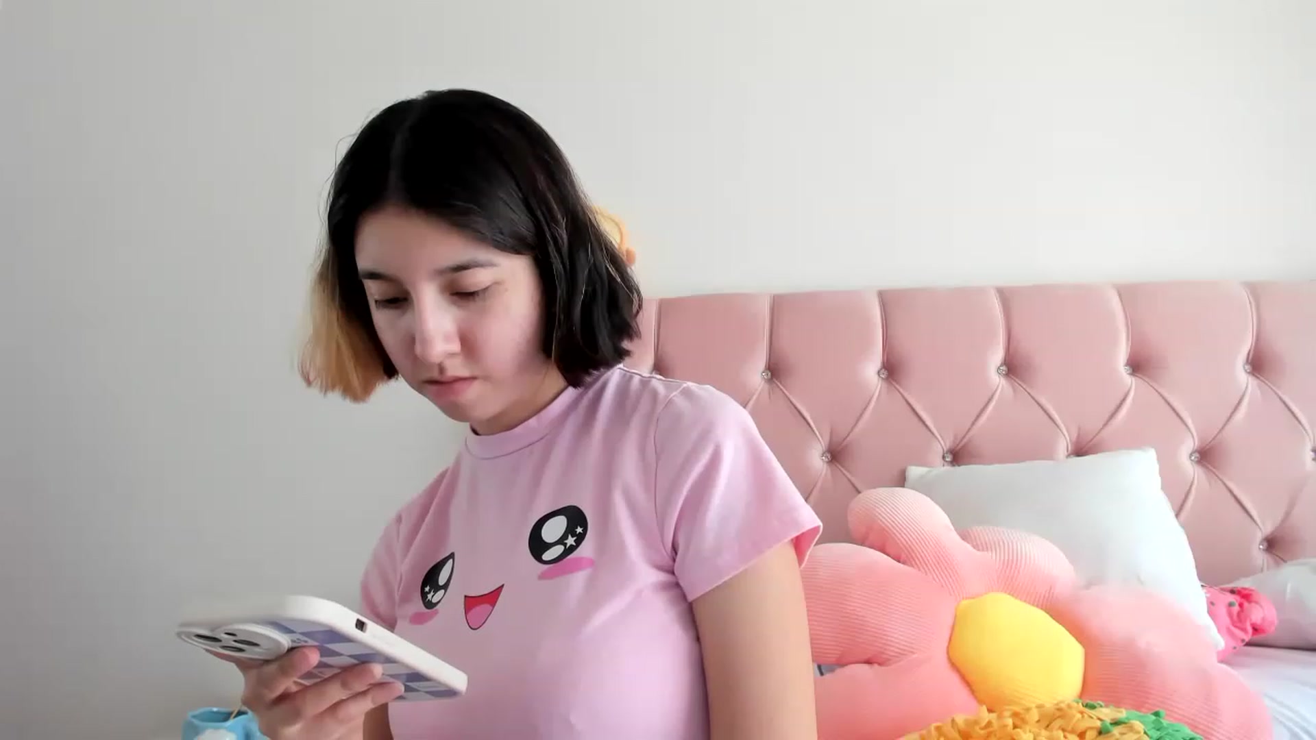 Gallery image thumbnail from Cherrycute666's myfreecams stream on, 01/16/2023, 20:26 image 6 of 20
