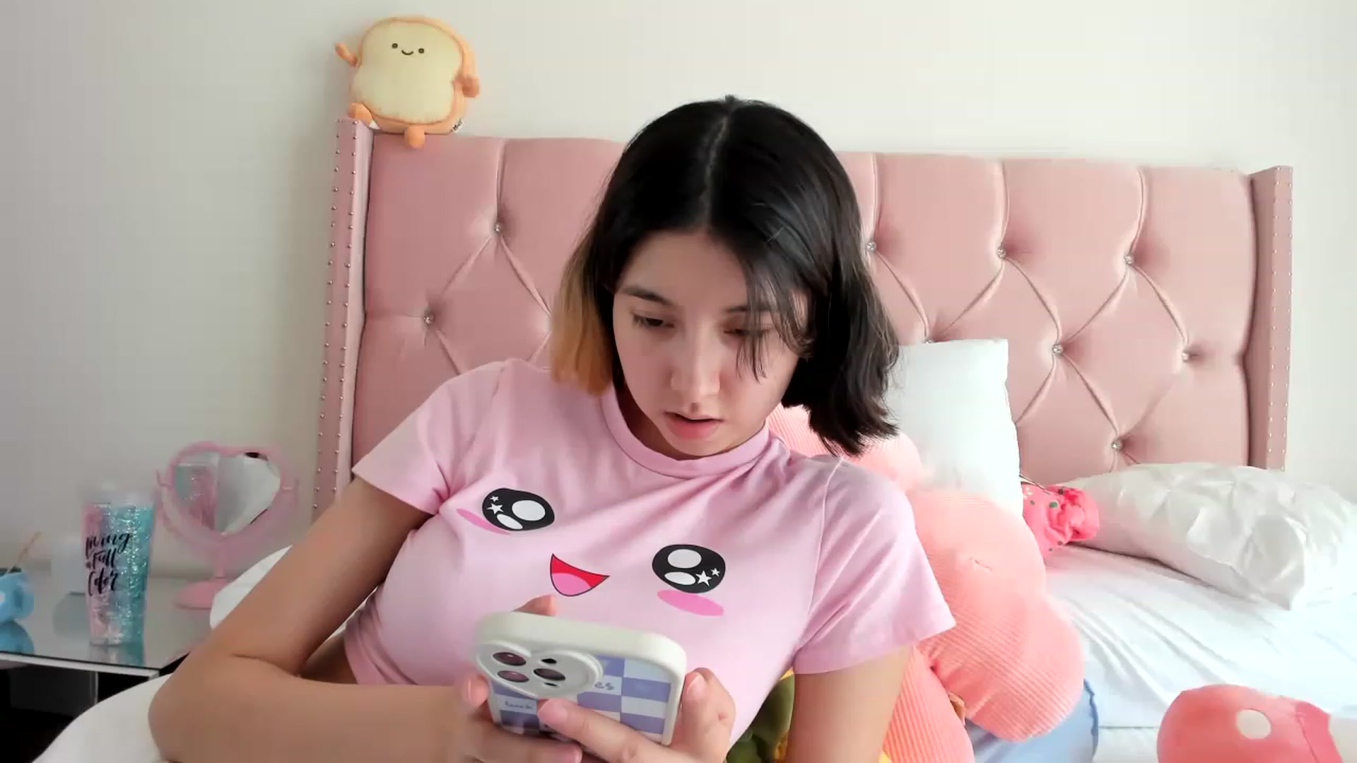 Gallery image thumbnail from Cherrycute666's myfreecams stream on, 01/16/2023, 20:26 image 11 of 20