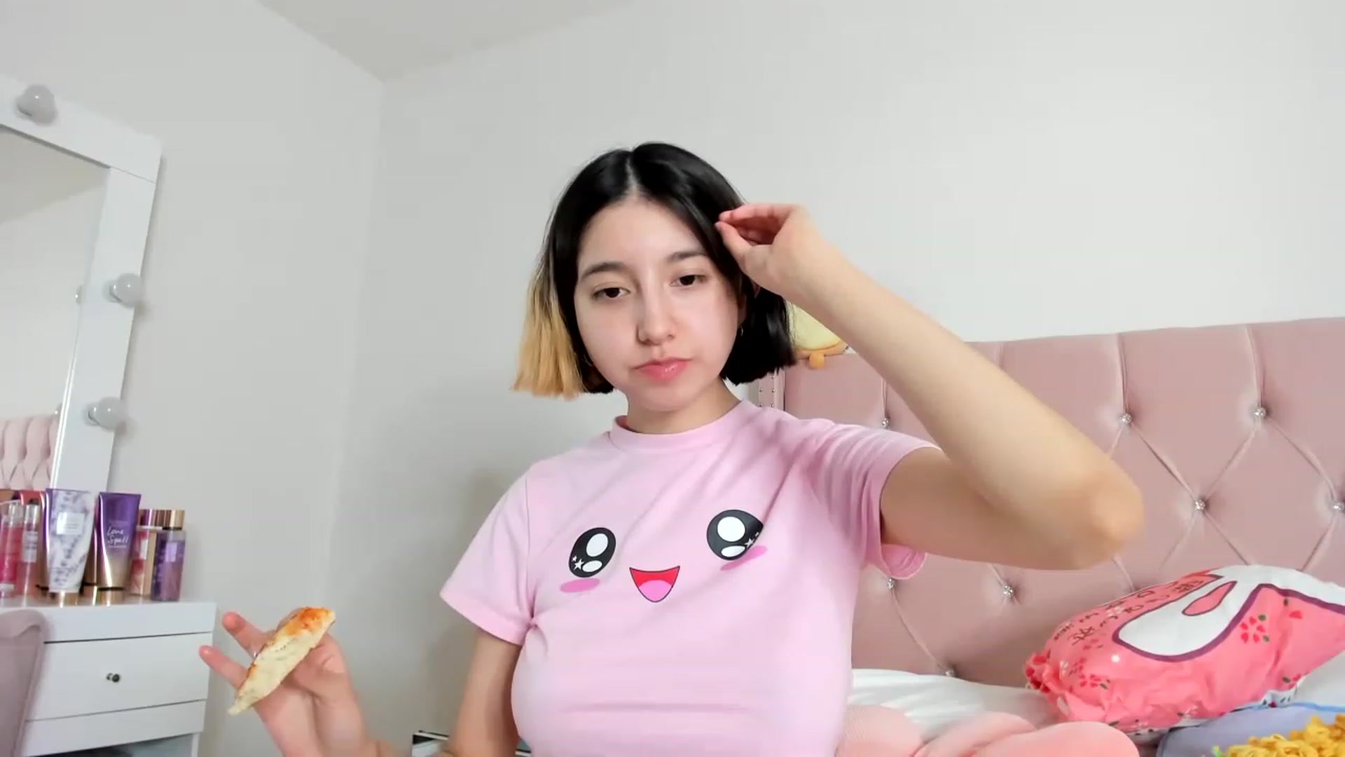 Gallery image thumbnail from Cherrycute666's myfreecams stream on, 01/17/2023, 24:47 image 19 of 20