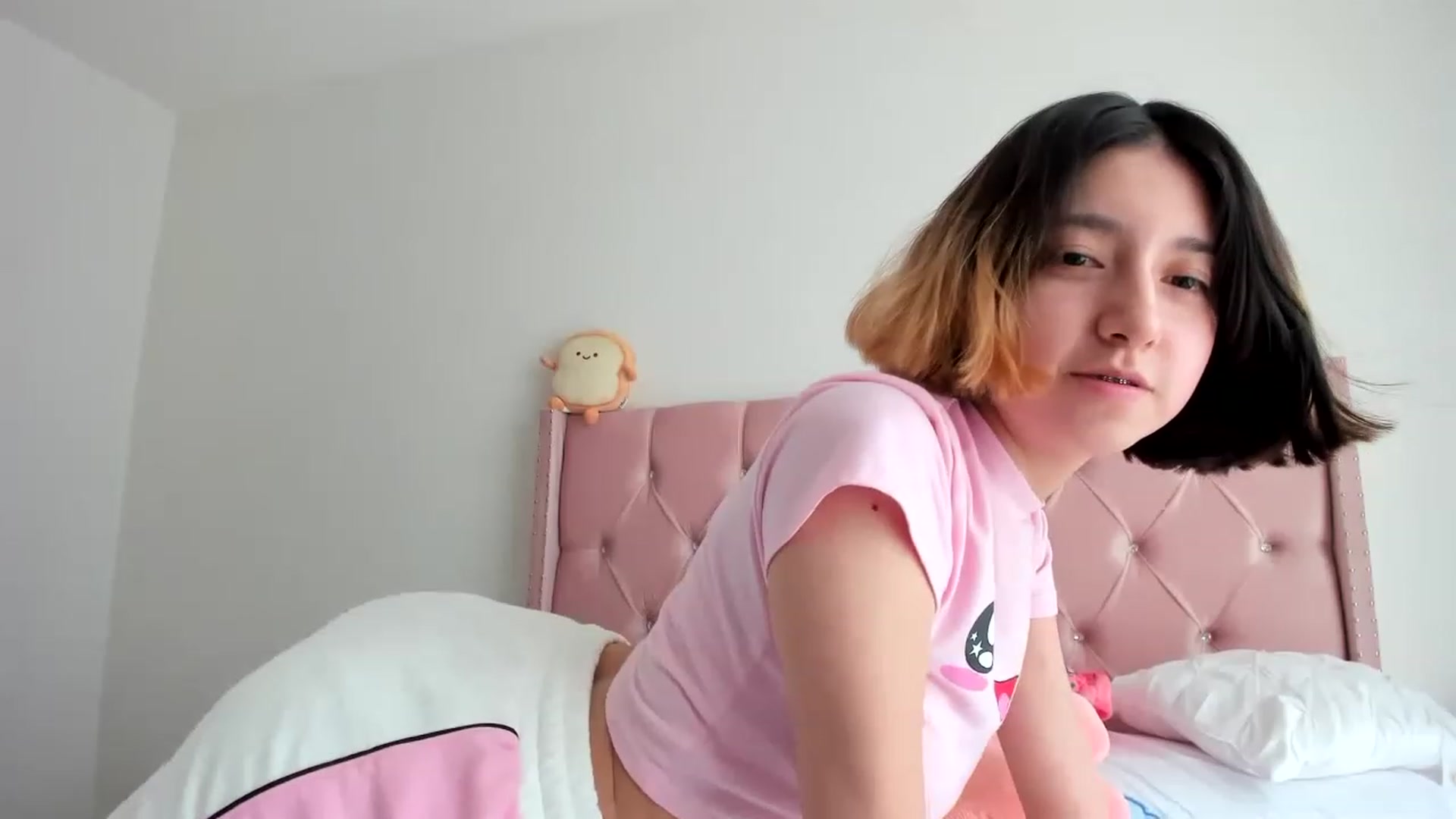 Gallery image thumbnail from Cherrycute666's myfreecams stream on, 01/17/2023, 24:47 image 3 of 20