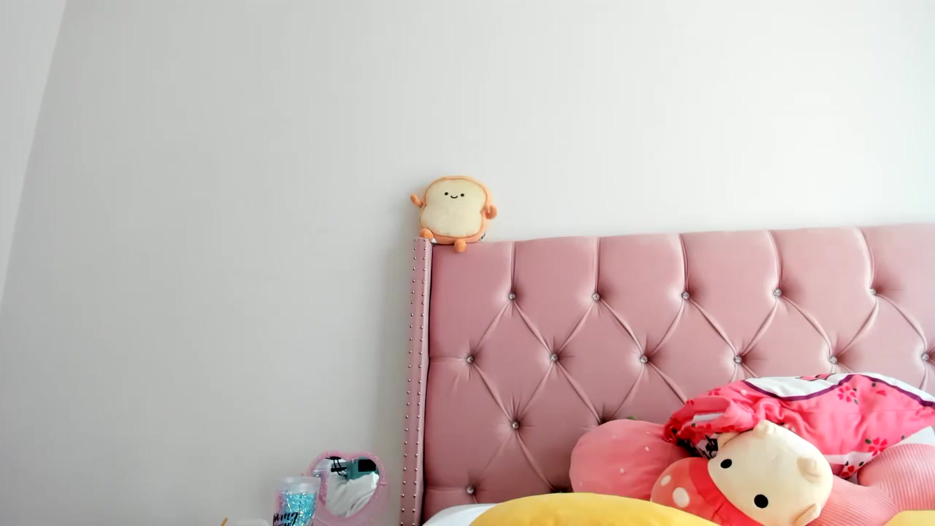 Gallery image thumbnail from Cherrycute666's myfreecams stream on, 01/17/2023, 24:47 image 11 of 20