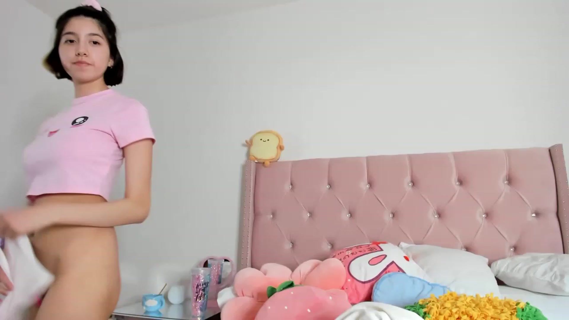 Gallery image thumbnail from Cherrycute666's myfreecams stream on, 01/17/2023, 03:46 image 18 of 20