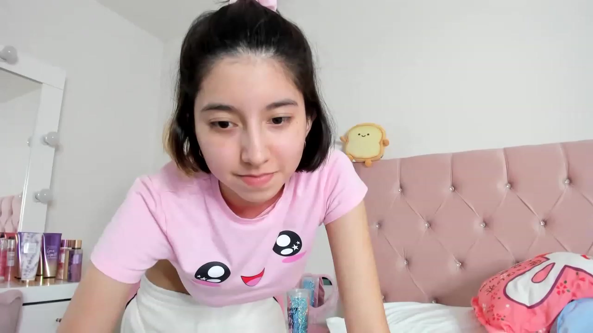 Gallery image thumbnail from Cherrycute666's myfreecams stream on, 01/17/2023, 03:46 image 3 of 20