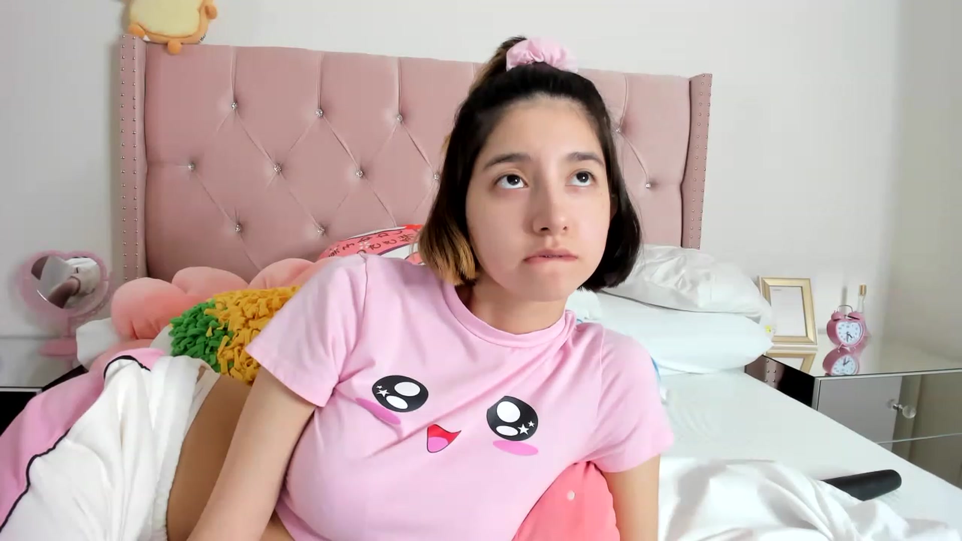 Gallery image thumbnail from Cherrycute666's myfreecams stream on, 01/17/2023, 06:02 image 6 of 20