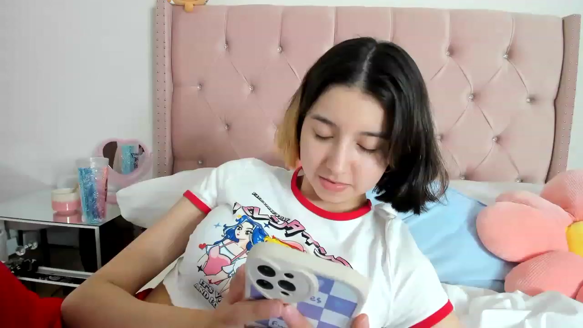 Gallery image thumbnail from Cherrycute666's myfreecams stream on, 01/17/2023, 13:30 image 6 of 20
