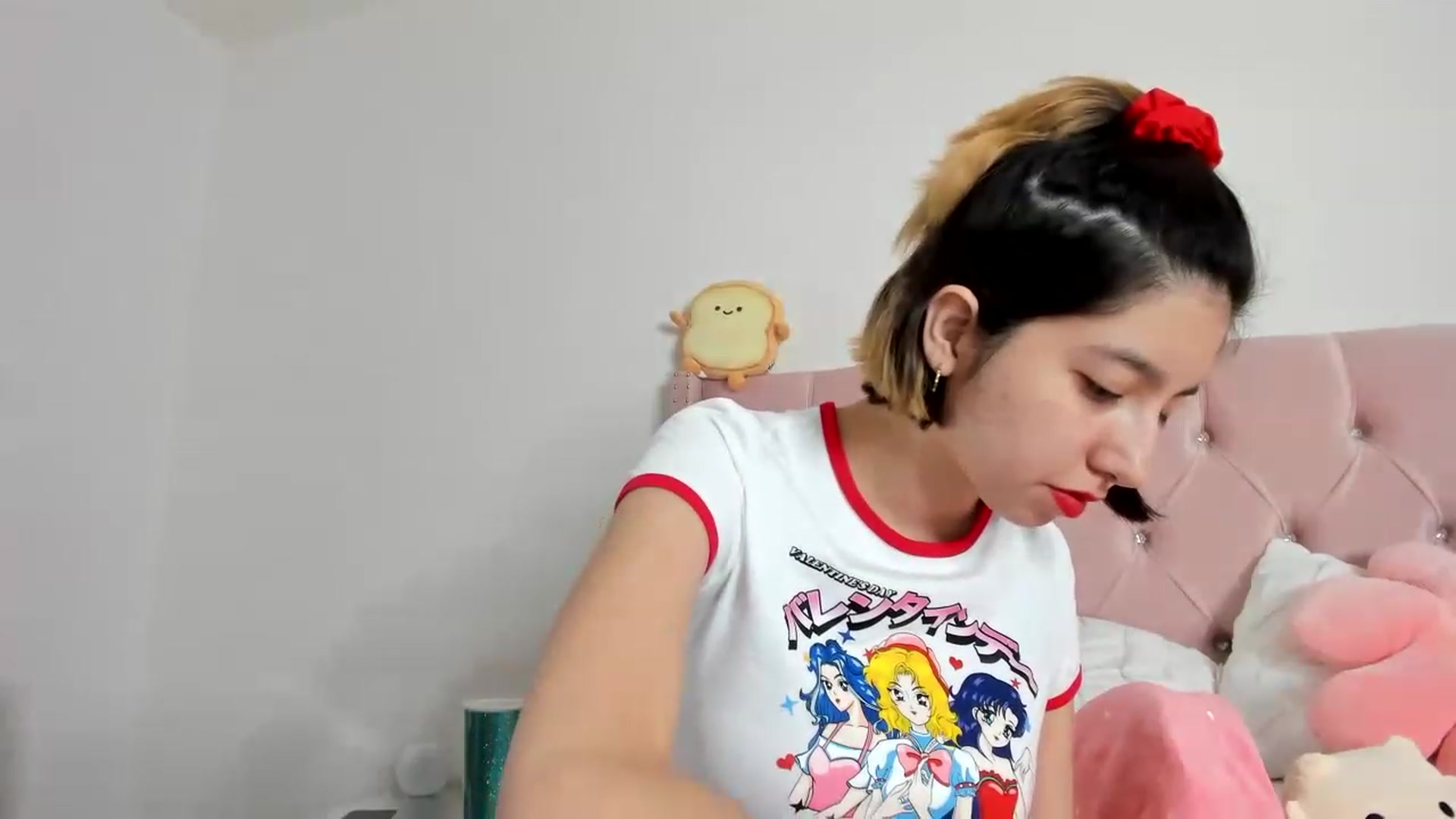 Gallery image thumbnail from Cherrycute666's myfreecams stream on, 01/18/2023, 06:12 image 13 of 20
