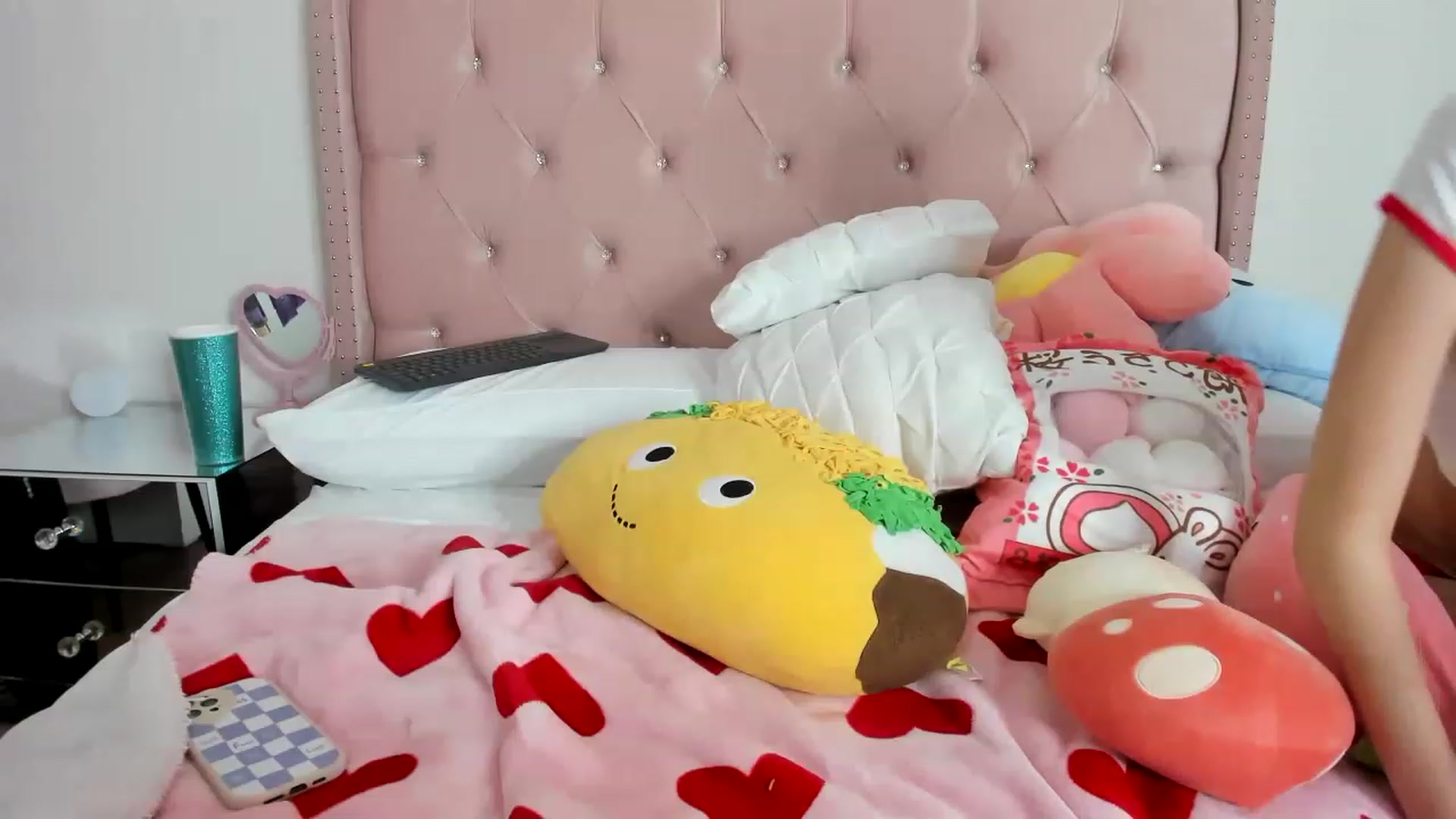 Gallery image thumbnail from Cherrycute666's myfreecams stream on, 01/18/2023, 12:24 image 11 of 20
