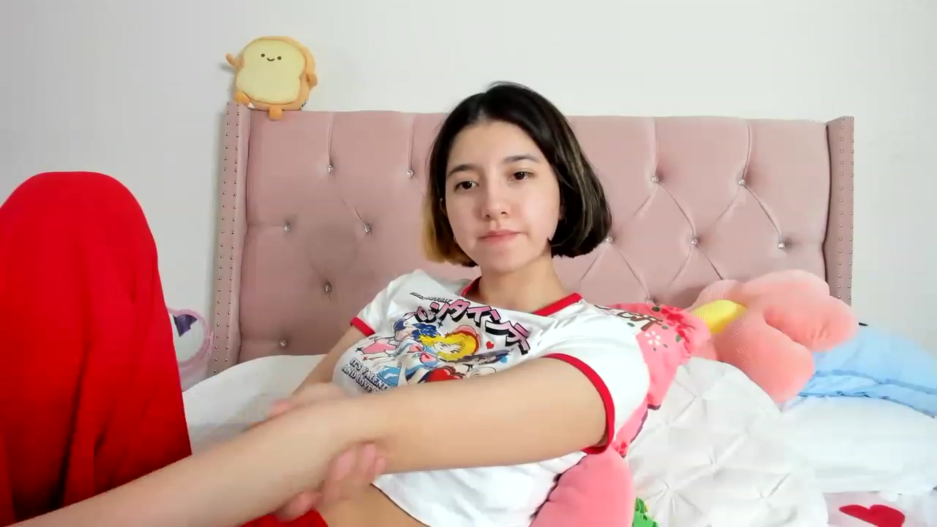 Gallery image thumbnail from Cherrycute666's myfreecams stream on, 01/18/2023, 13:49 image 8 of 20