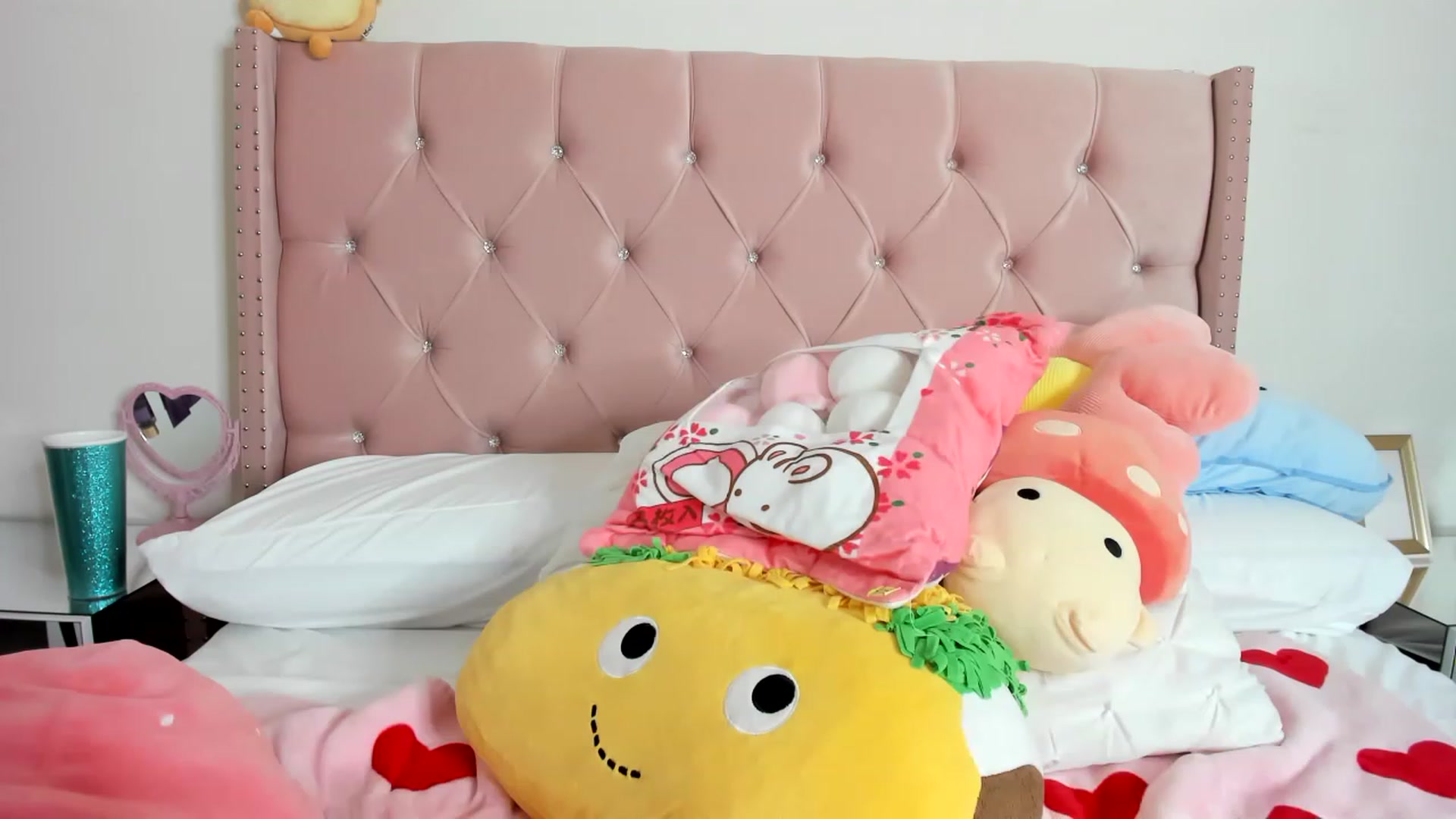 Gallery image thumbnail from Cherrycute666's myfreecams stream on, 01/18/2023, 13:49 image 4 of 20
