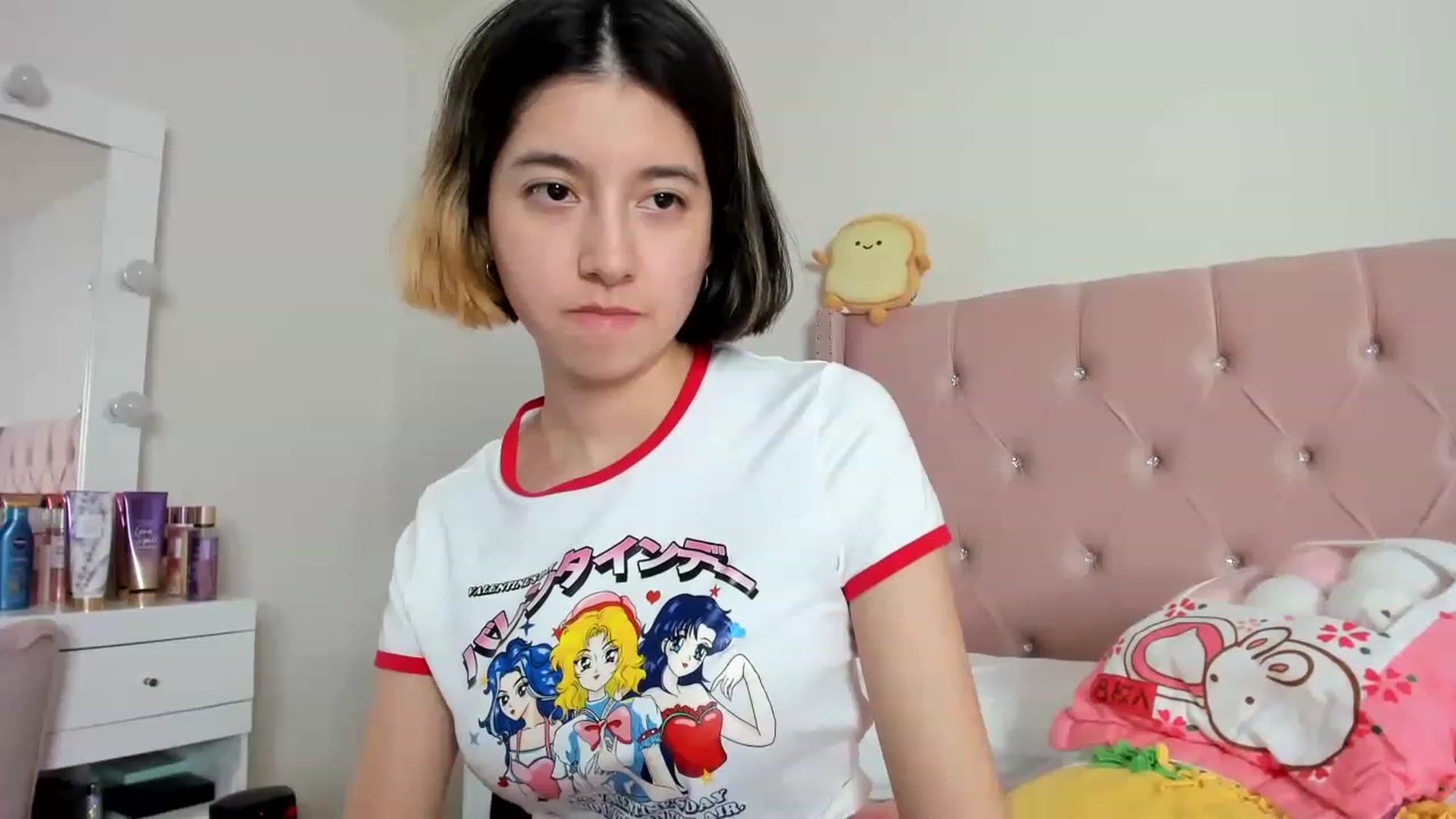 Gallery image thumbnail from Cherrycute666's myfreecams stream on, 01/18/2023, 13:49 image 12 of 20
