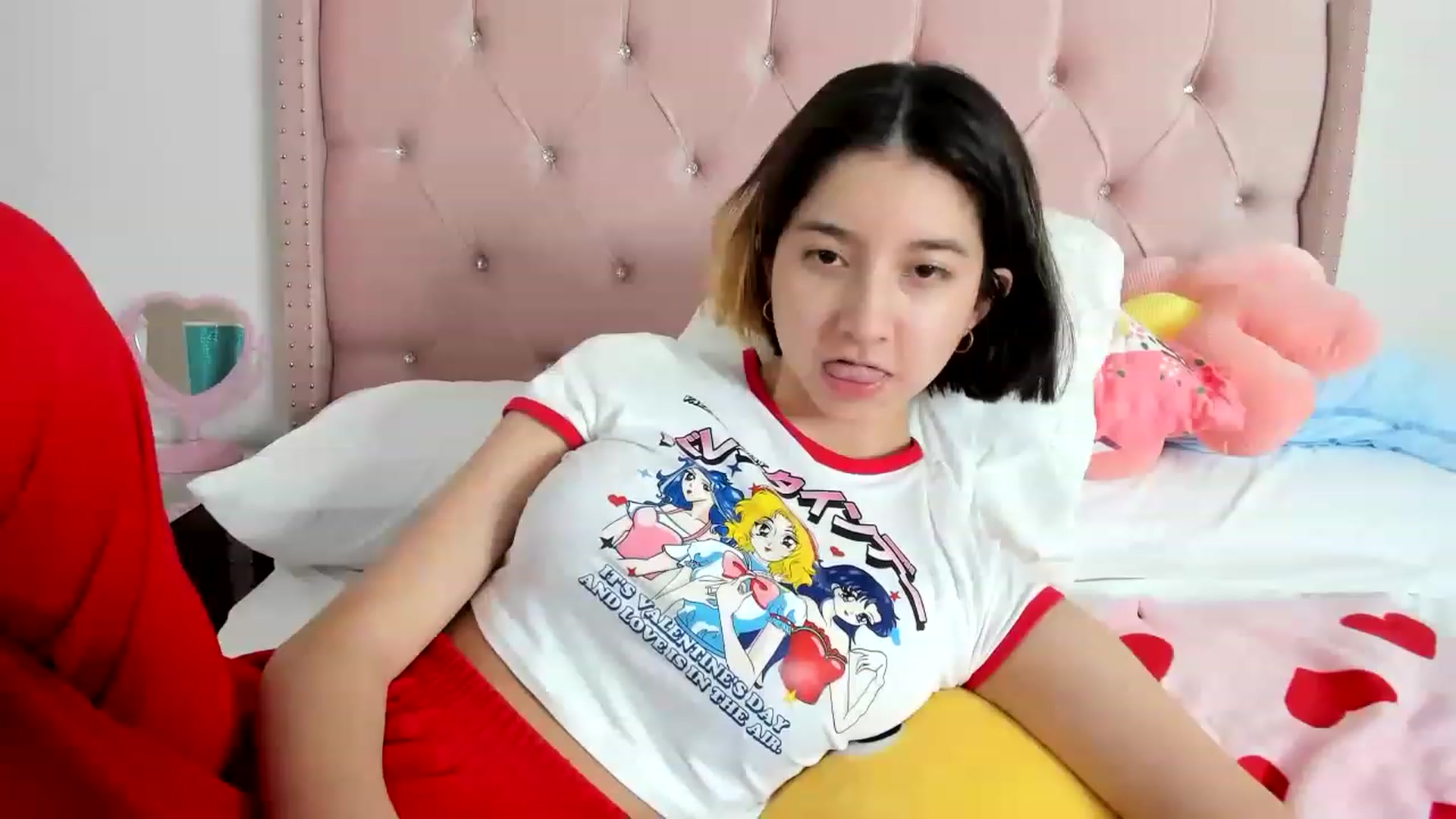 Gallery image thumbnail from Cherrycute666's myfreecams stream on, 01/18/2023, 14:39 image 11 of 20