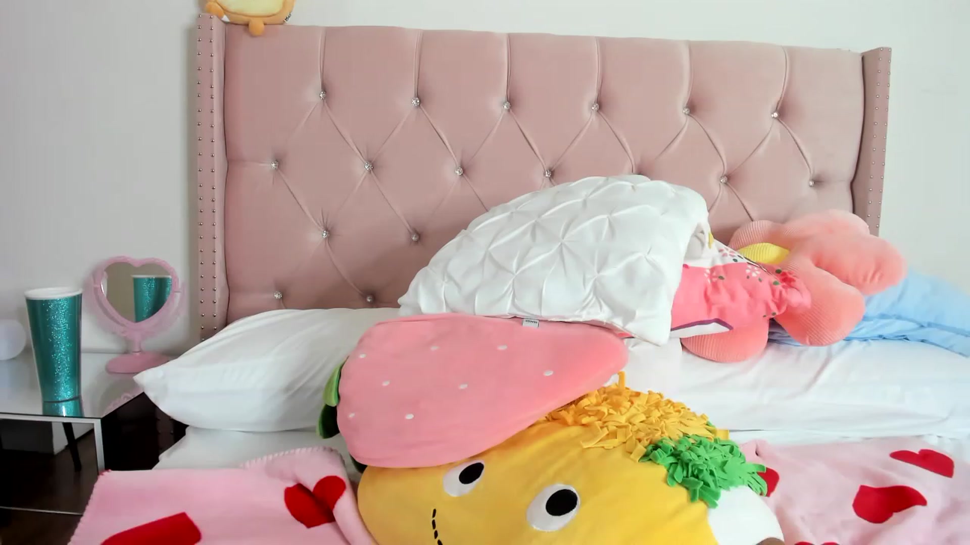 Gallery image thumbnail from Cherrycute666's myfreecams stream on, 01/18/2023, 15:03 image 7 of 20
