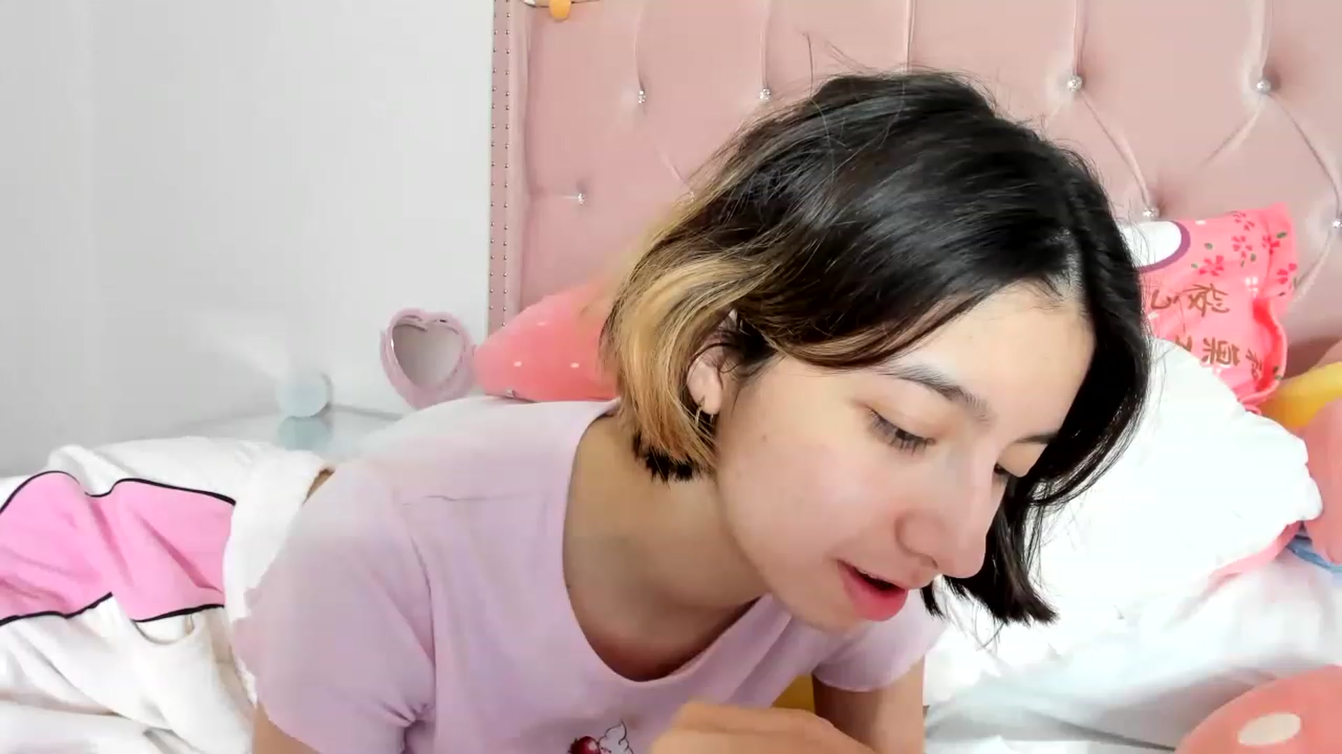 Gallery image thumbnail from Cherrycute666's myfreecams stream on, 01/19/2023, 07:28 image 2 of 20