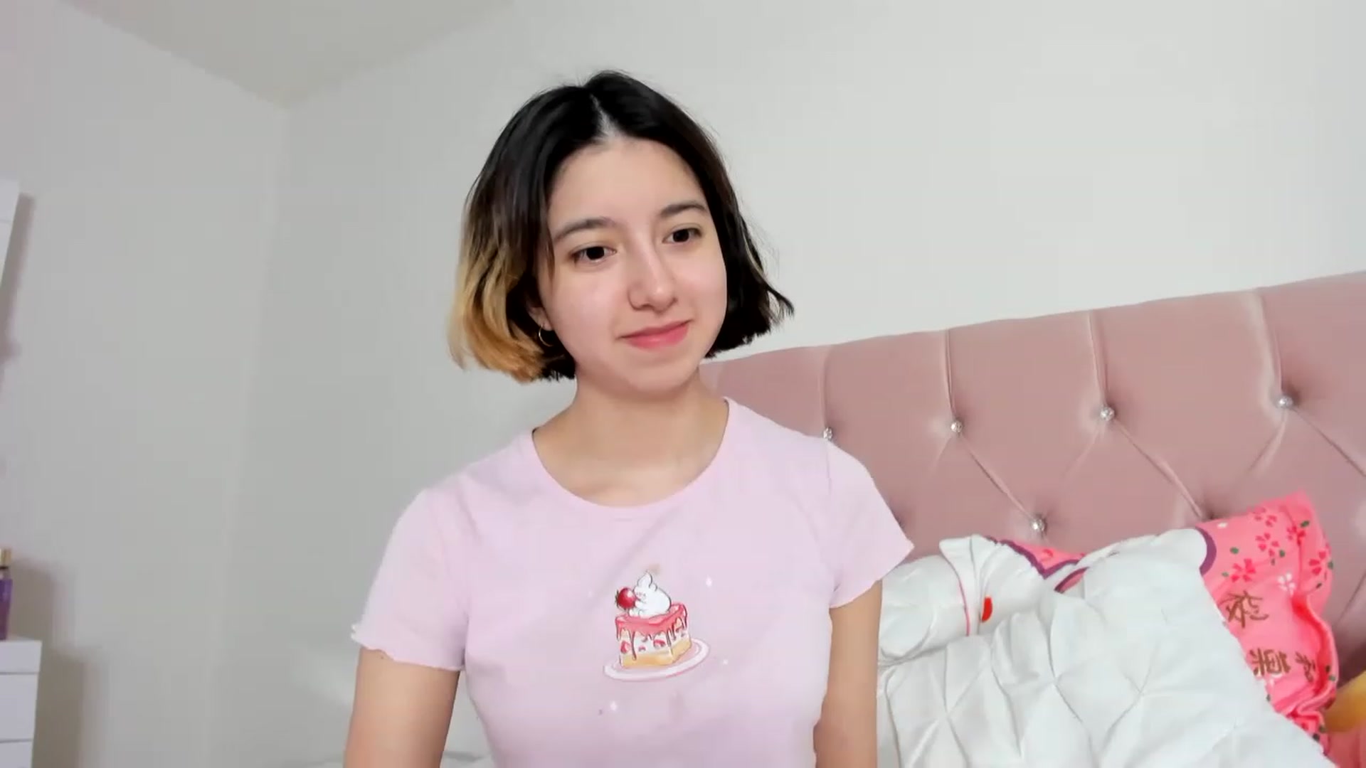 Gallery image thumbnail from Cherrycute666's myfreecams stream on, 01/19/2023, 07:28 image 4 of 20
