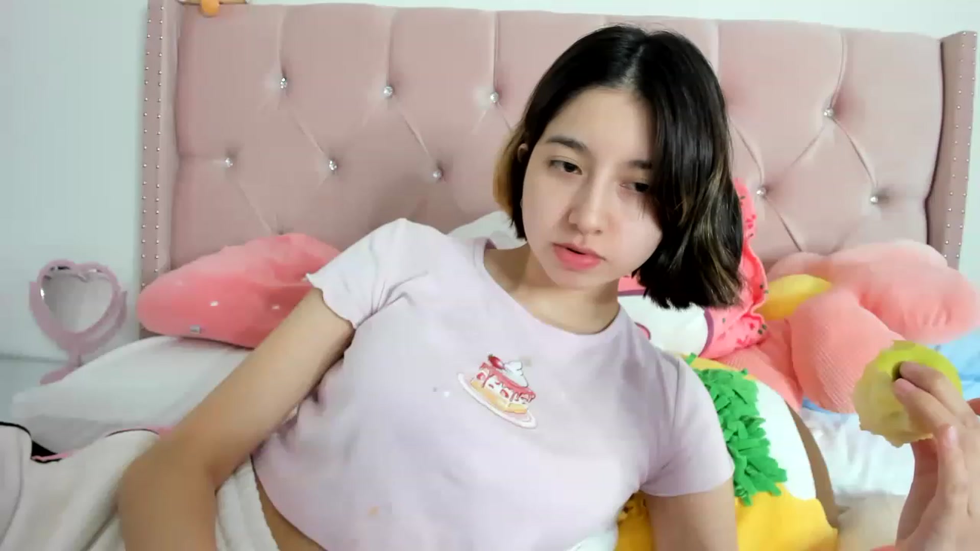 Gallery image thumbnail from Cherrycute666's myfreecams stream on, 01/19/2023, 07:28 image 18 of 20
