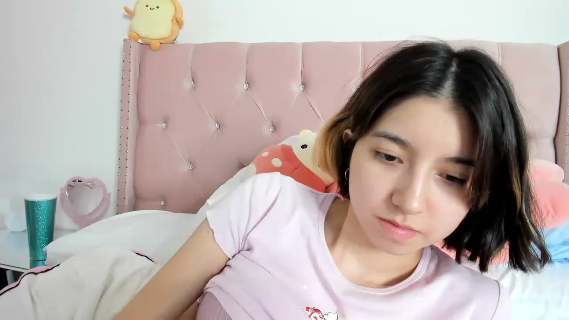 Gallery image thumbnail from Cherrycute666's myfreecams stream on, 01/19/2023, 11:27 image 15 of 20
