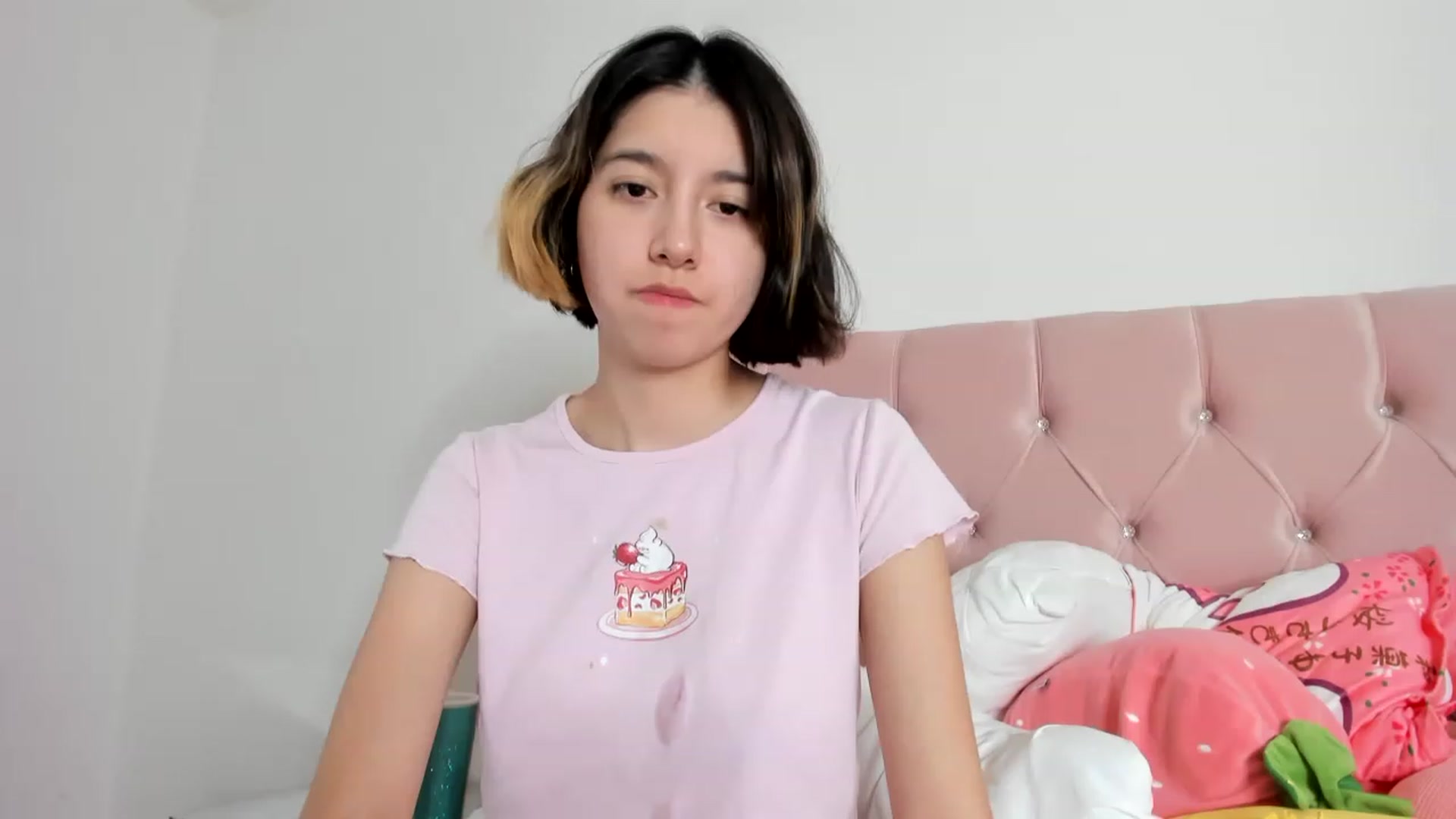 Gallery image thumbnail from Cherrycute666's myfreecams stream on, 01/19/2023, 11:27 image 8 of 20