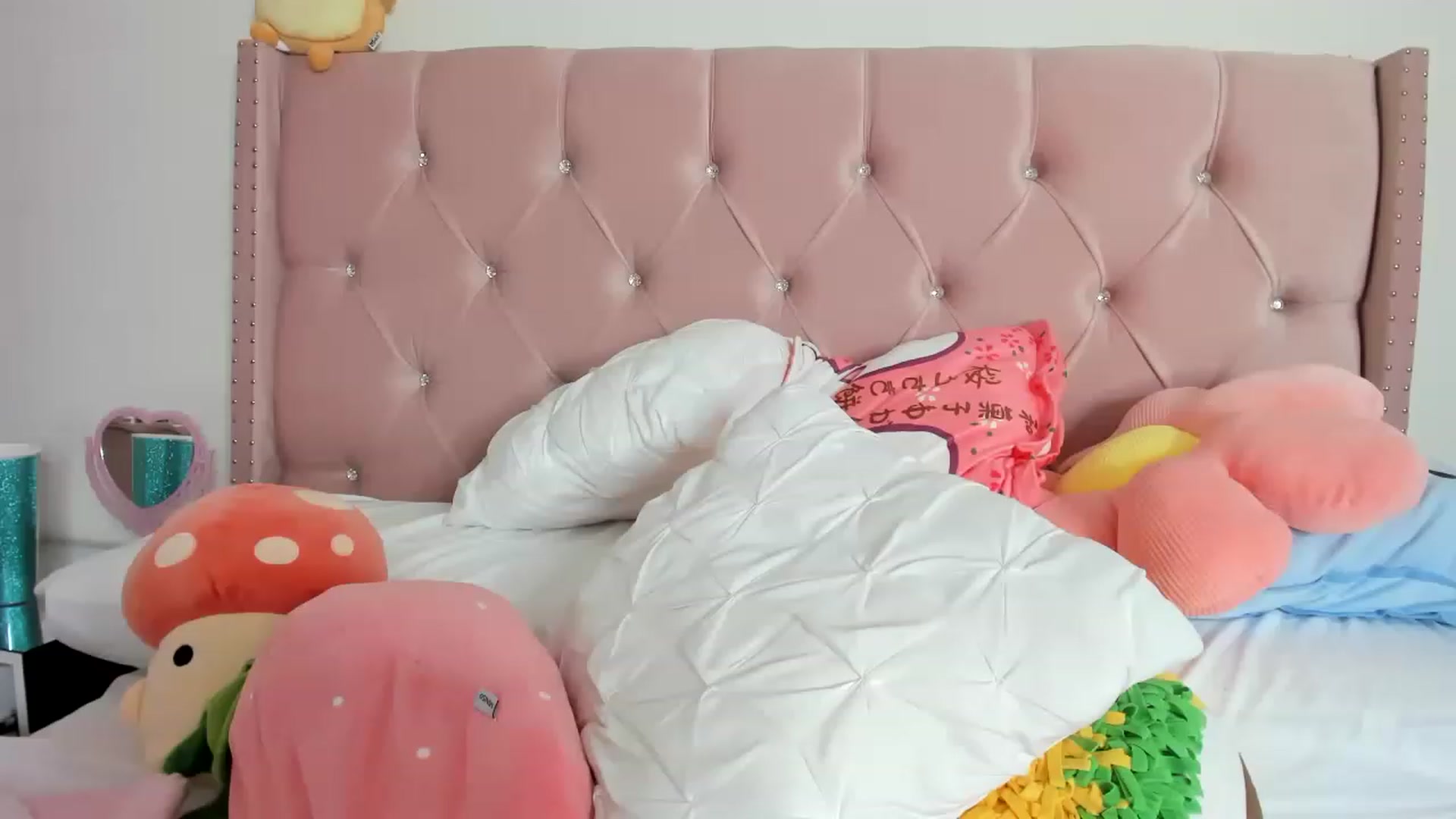 Gallery image thumbnail from Cherrycute666's myfreecams stream on, 01/19/2023, 12:07 image 11 of 20