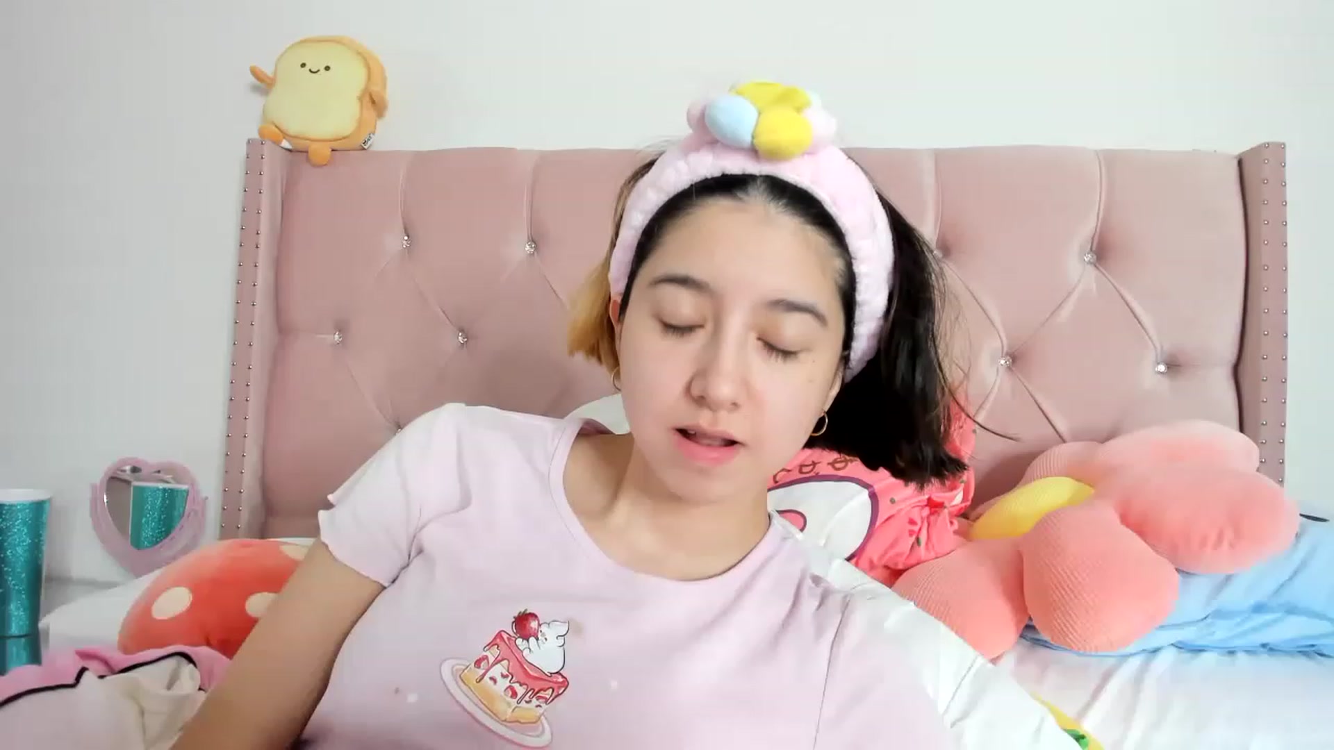 Gallery image thumbnail from Cherrycute666's myfreecams stream on, 01/19/2023, 12:07 image 16 of 20