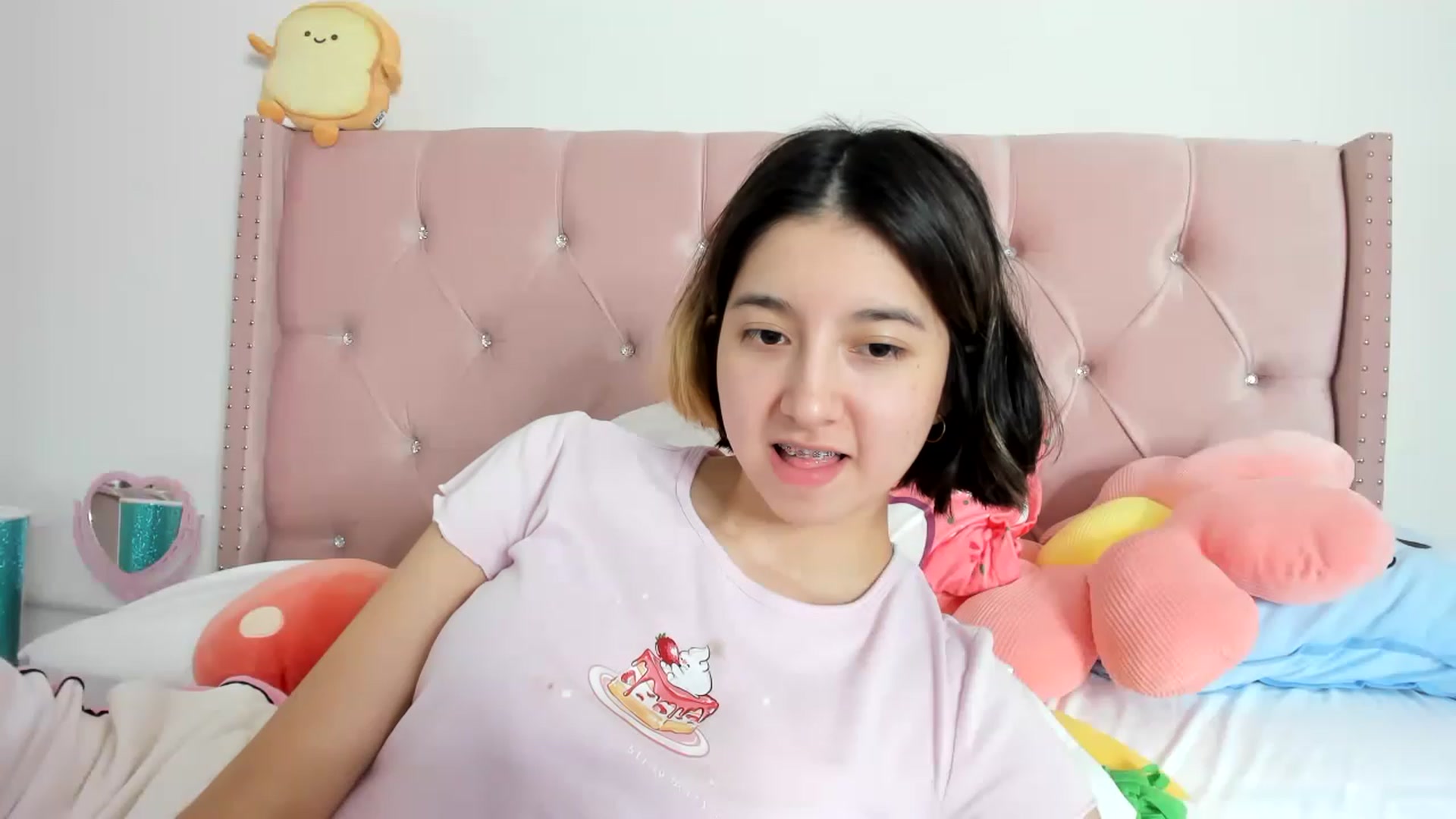 Gallery image thumbnail from Cherrycute666's myfreecams stream on, 01/19/2023, 12:07 image 3 of 20
