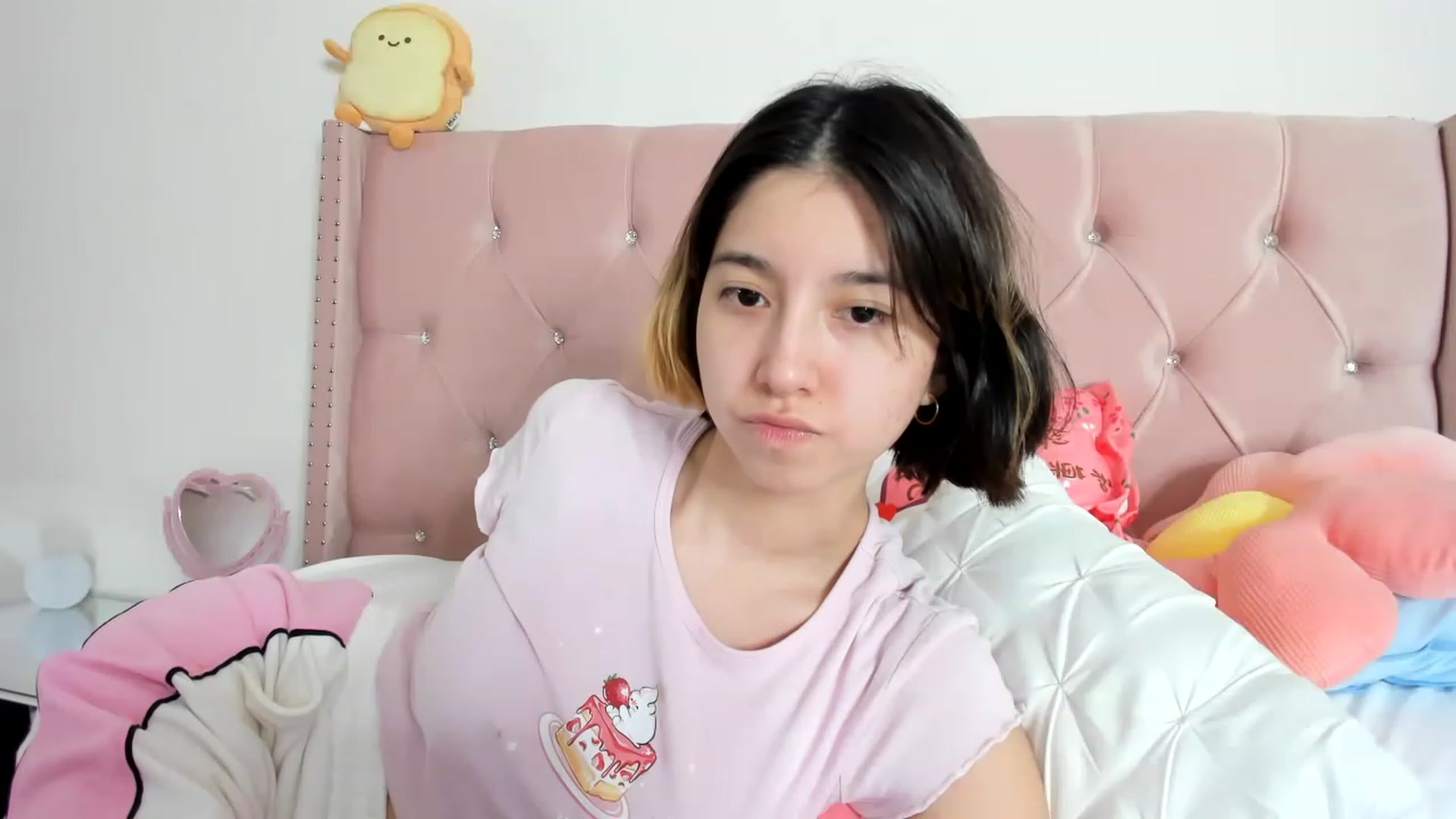 Gallery image thumbnail from Cherrycute666's myfreecams stream on, 01/19/2023, 15:56 image 3 of 20