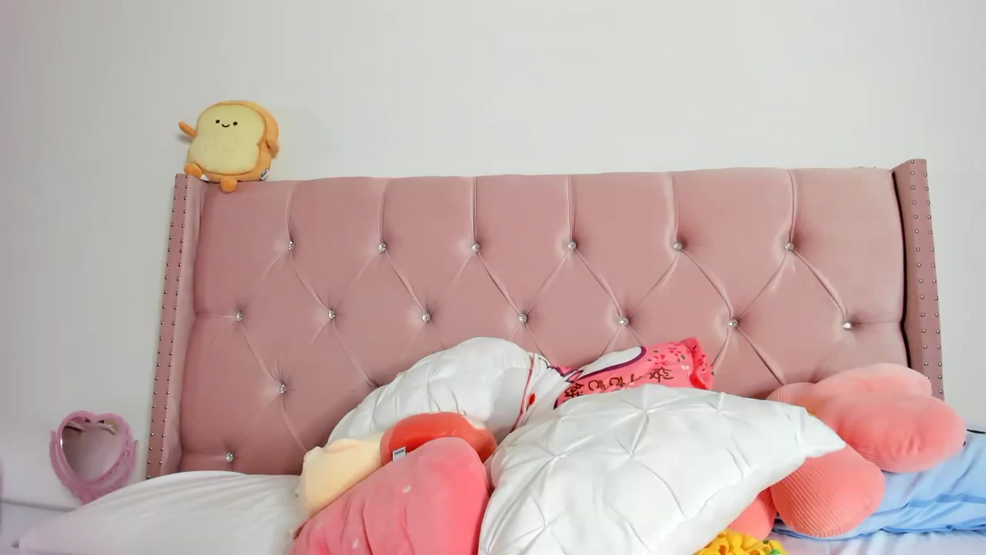 Gallery image thumbnail from Cherrycute666's myfreecams stream on, 01/19/2023, 15:56 image 1 of 20