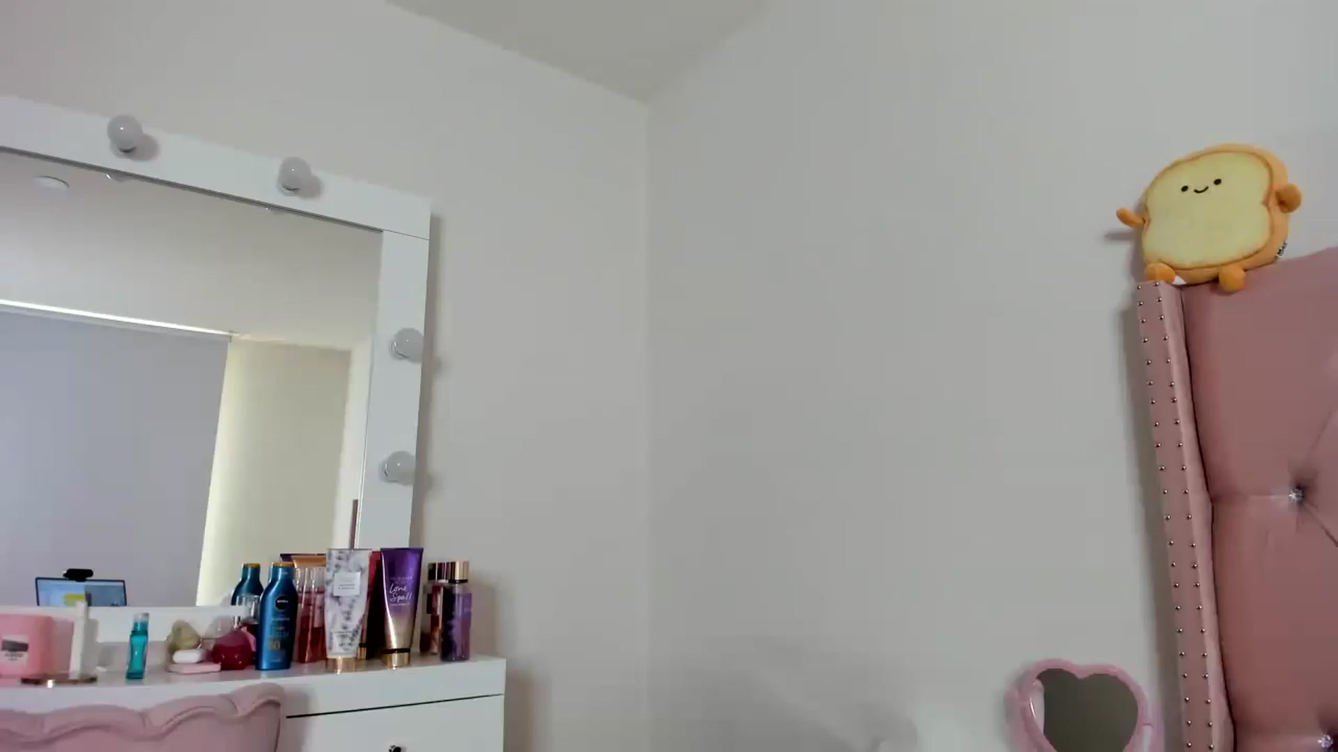 Gallery image thumbnail from Cherrycute666's myfreecams stream on, 01/19/2023, 15:56 image 20 of 20
