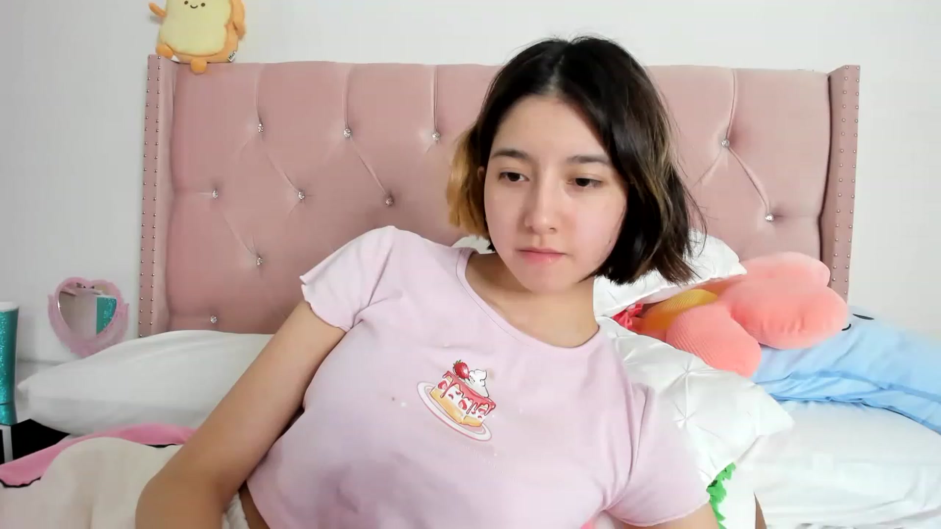 Gallery image thumbnail from Cherrycute666's myfreecams stream on, 01/19/2023, 15:56 image 10 of 20
