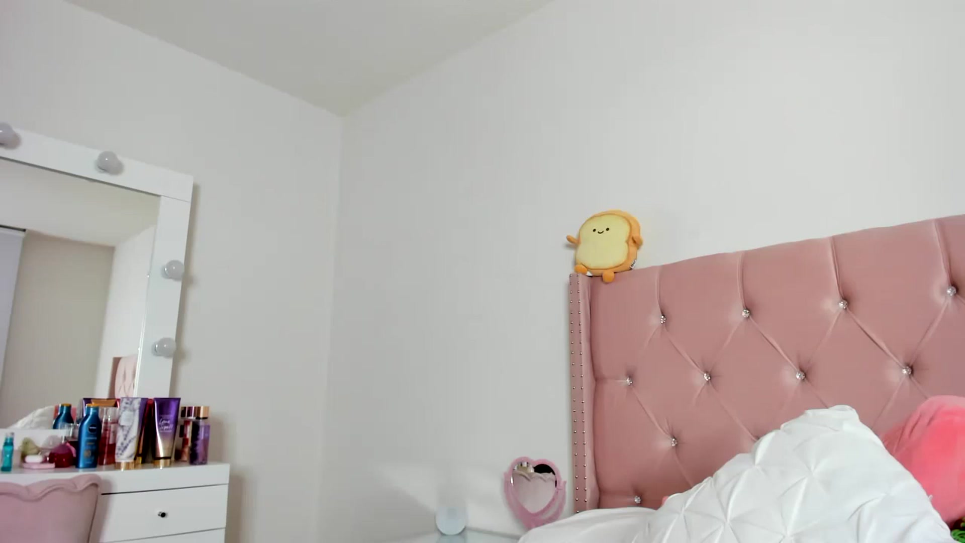 Gallery image thumbnail from Cherrycute666's myfreecams stream on, 01/20/2023, 02:36 image 2 of 20