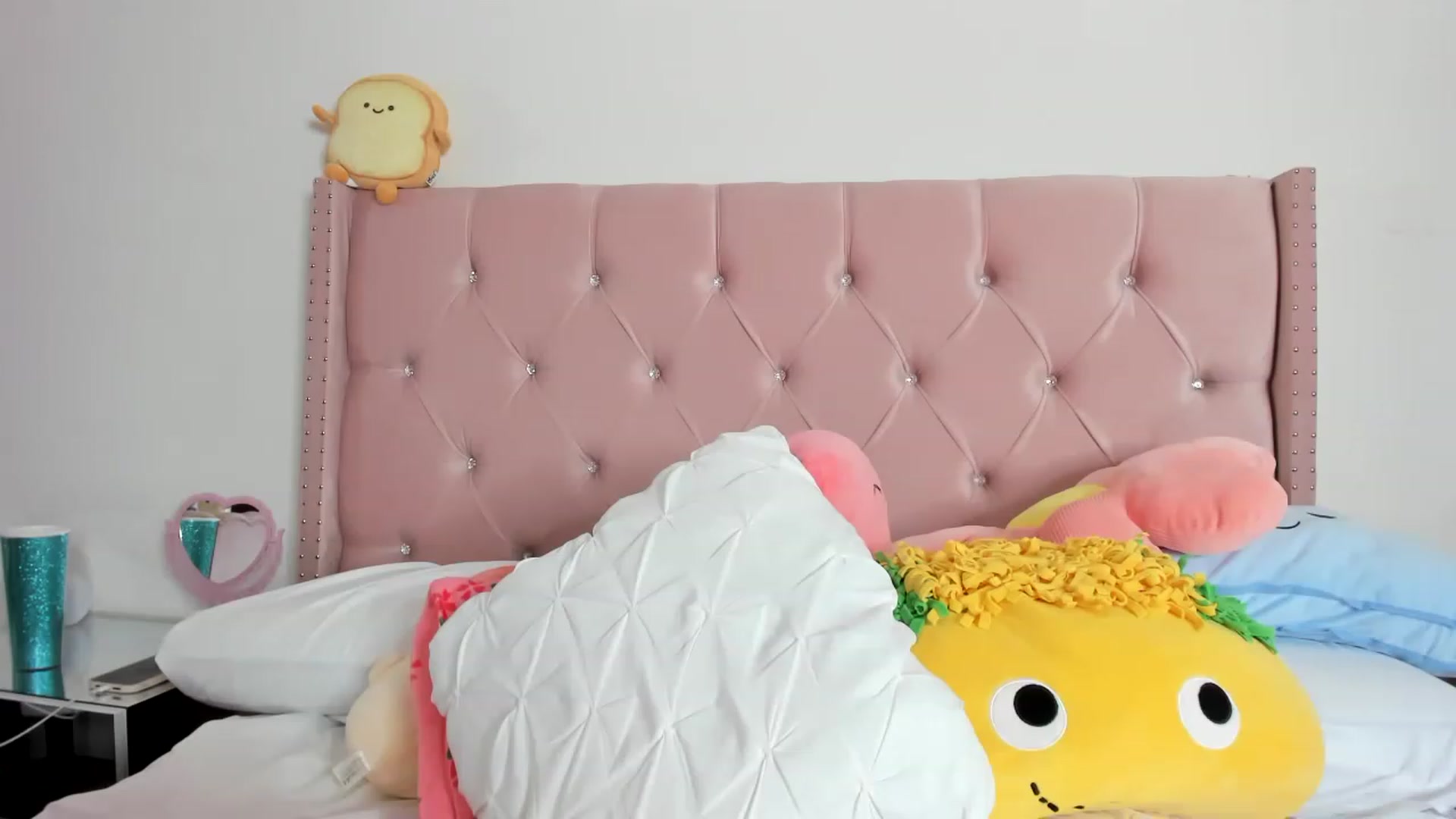Gallery image thumbnail from Cherrycute666's myfreecams stream on, 01/20/2023, 02:36 image 6 of 20