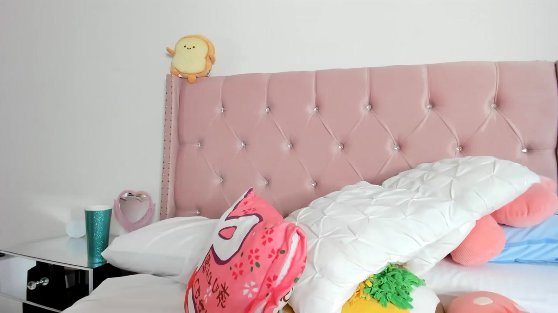 Gallery image thumbnail from Cherrycute666's myfreecams stream on, 01/20/2023, 11:29 image 5 of 20