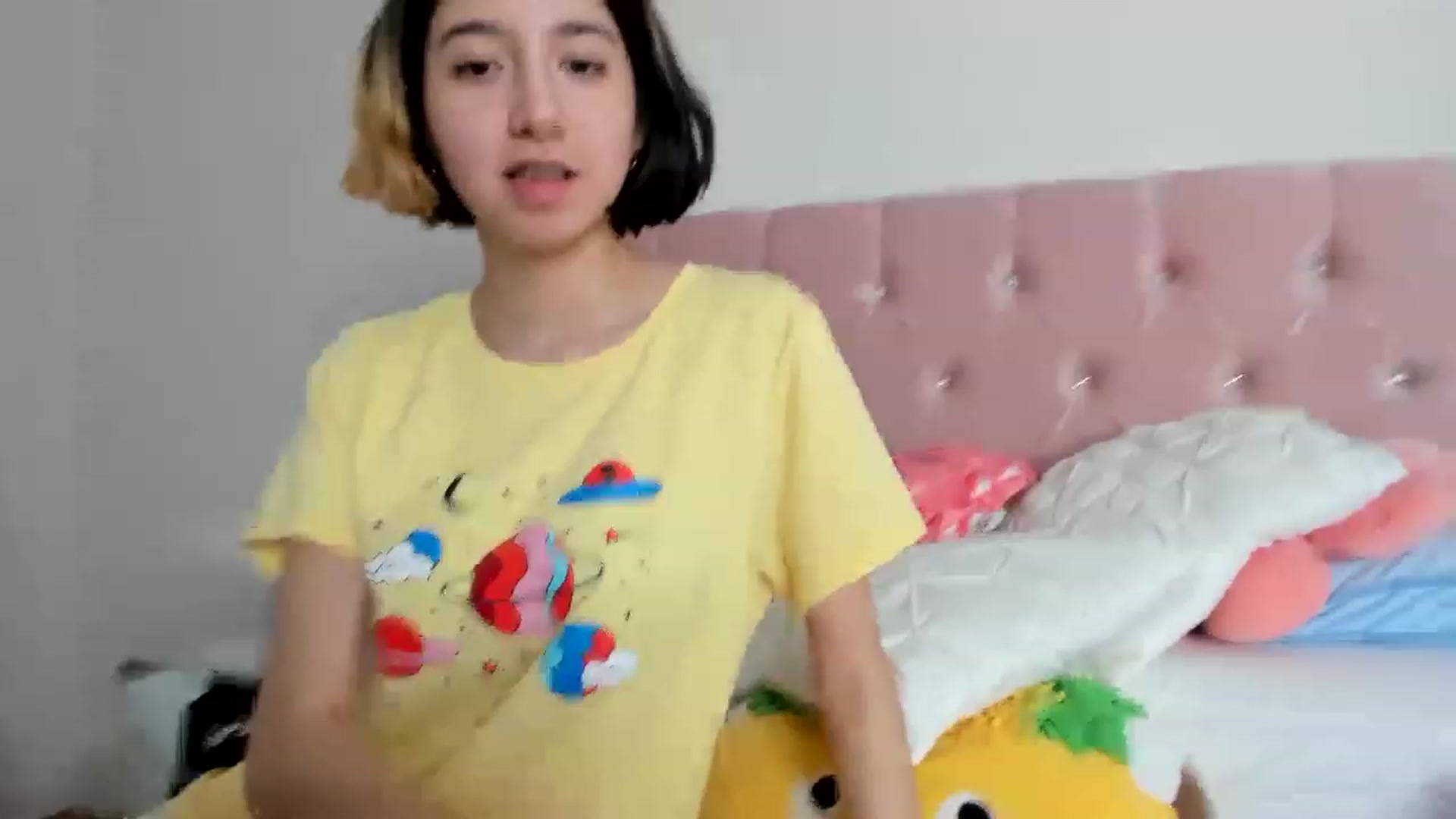 Gallery image thumbnail from Cherrycute666's myfreecams stream on, 01/20/2023, 11:29 image 17 of 20