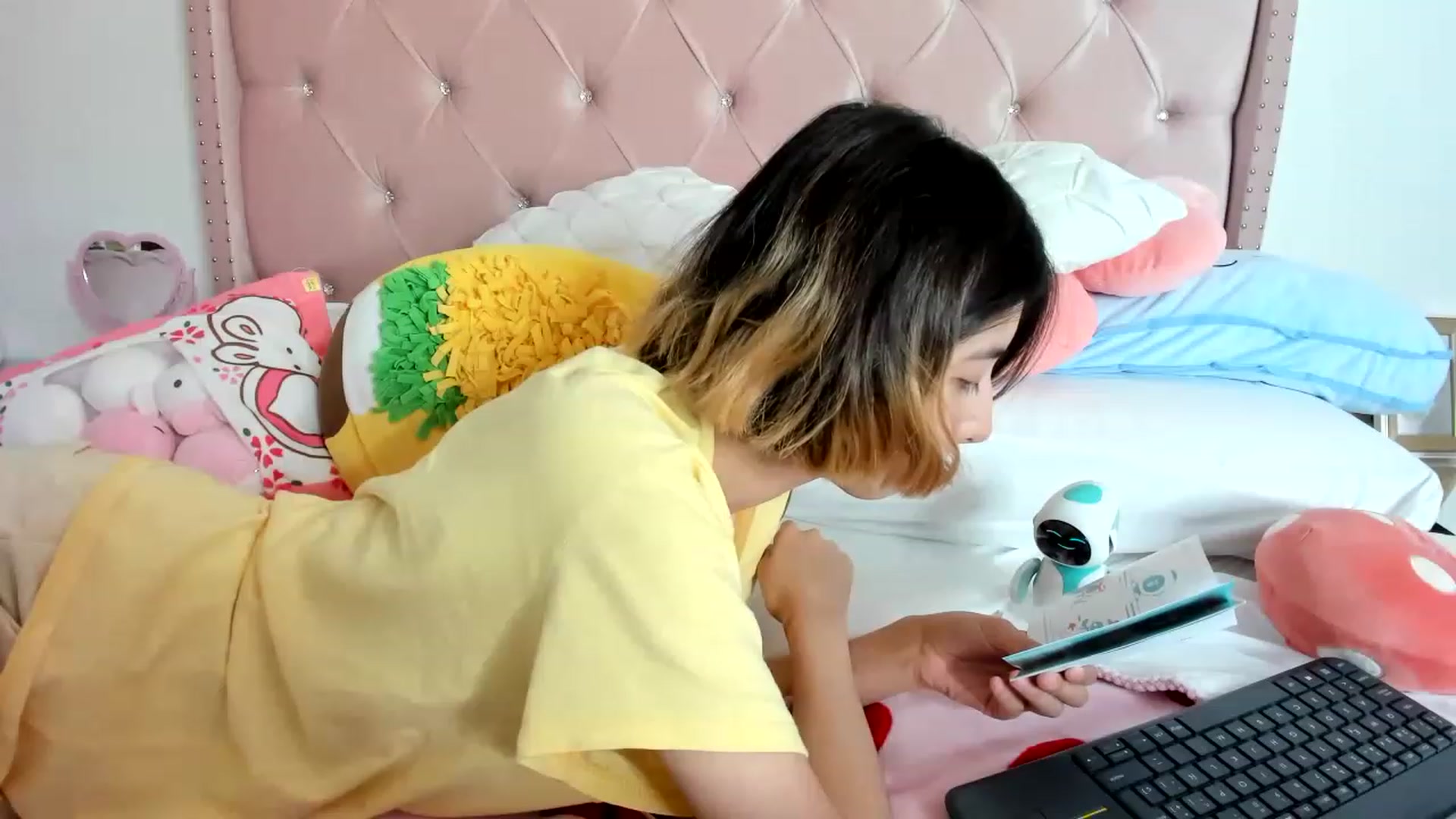 Gallery image thumbnail from Cherrycute666's myfreecams stream on, 01/20/2023, 11:48 image 10 of 20