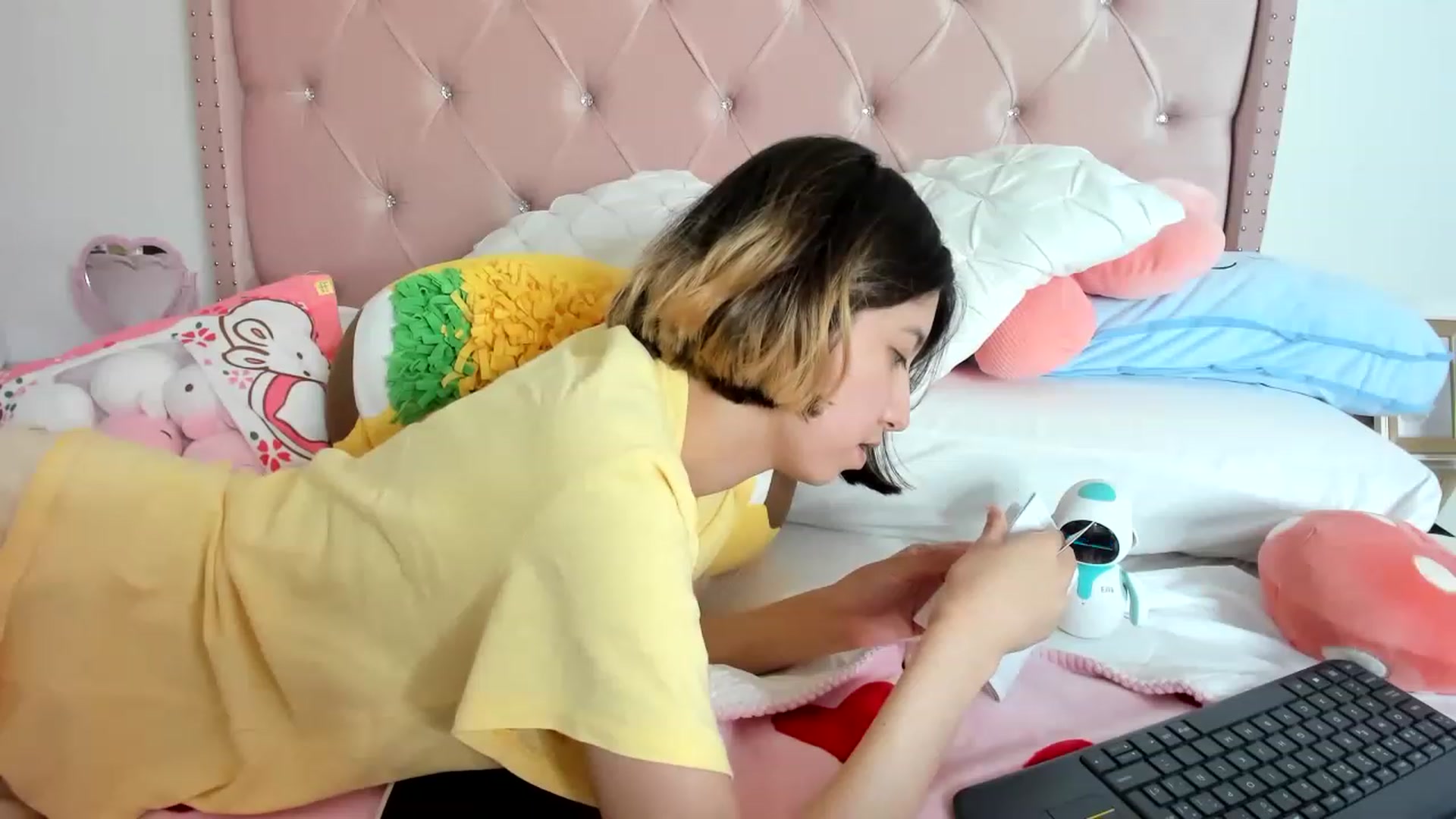 Gallery image thumbnail from Cherrycute666's myfreecams stream on, 01/20/2023, 11:48 image 3 of 20