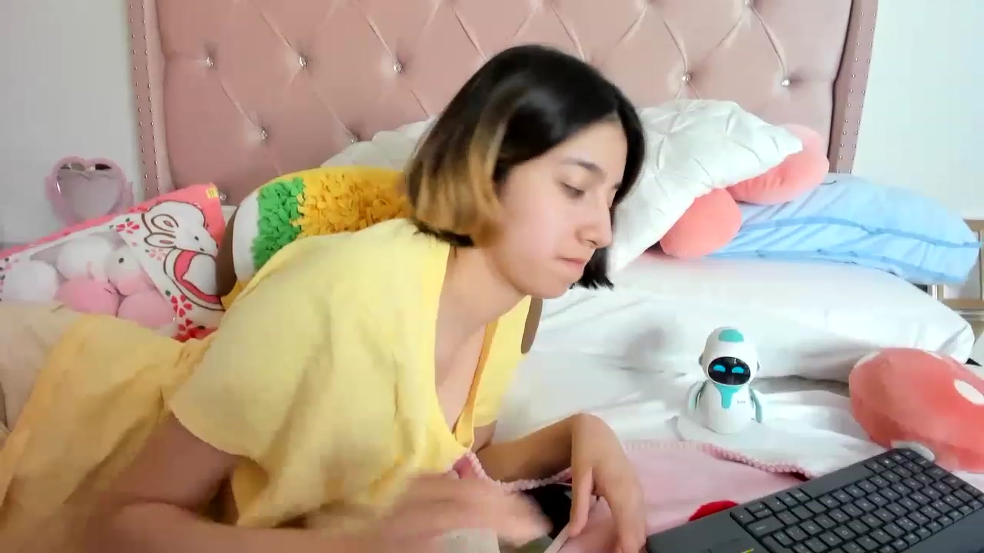 Gallery image thumbnail from Cherrycute666's myfreecams stream on, 01/20/2023, 11:48 image 7 of 20